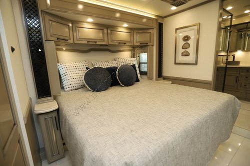 2027 Newmar London Aire 4569