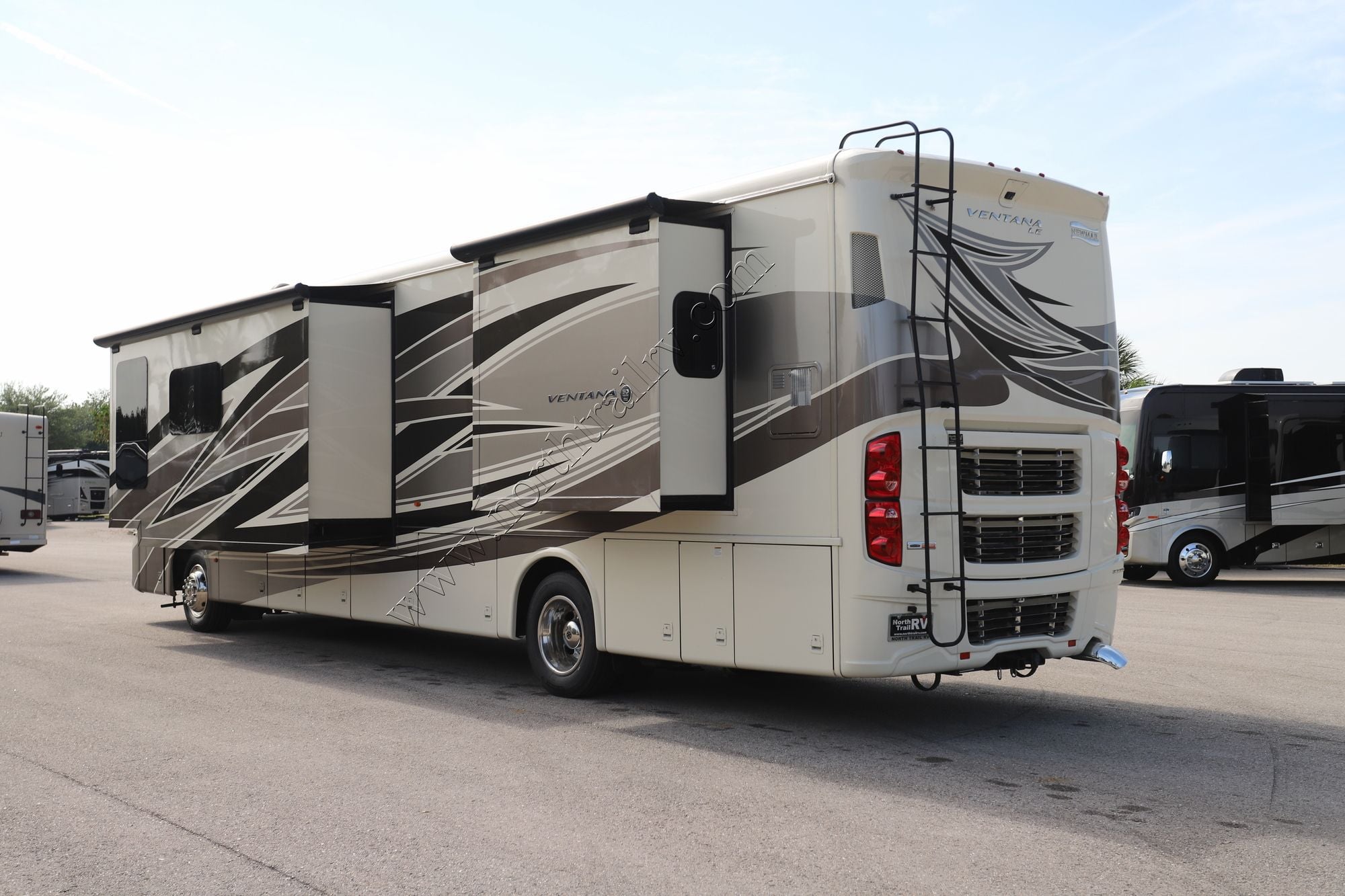 Used 2018 Newmar Ventana Le 4048 Class A  For Sale