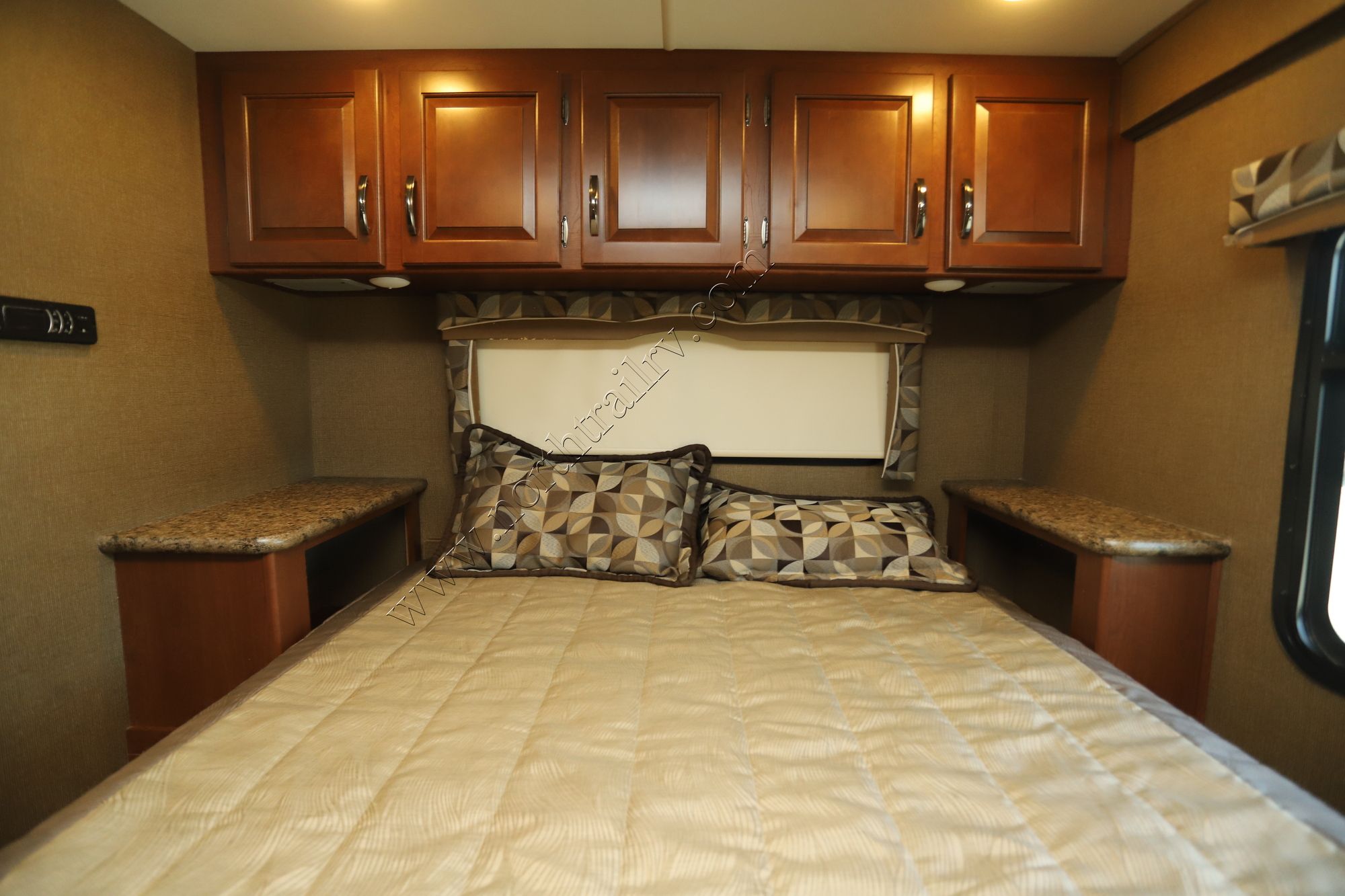 Used 2017 Thor Chateau 31W Class C  For Sale