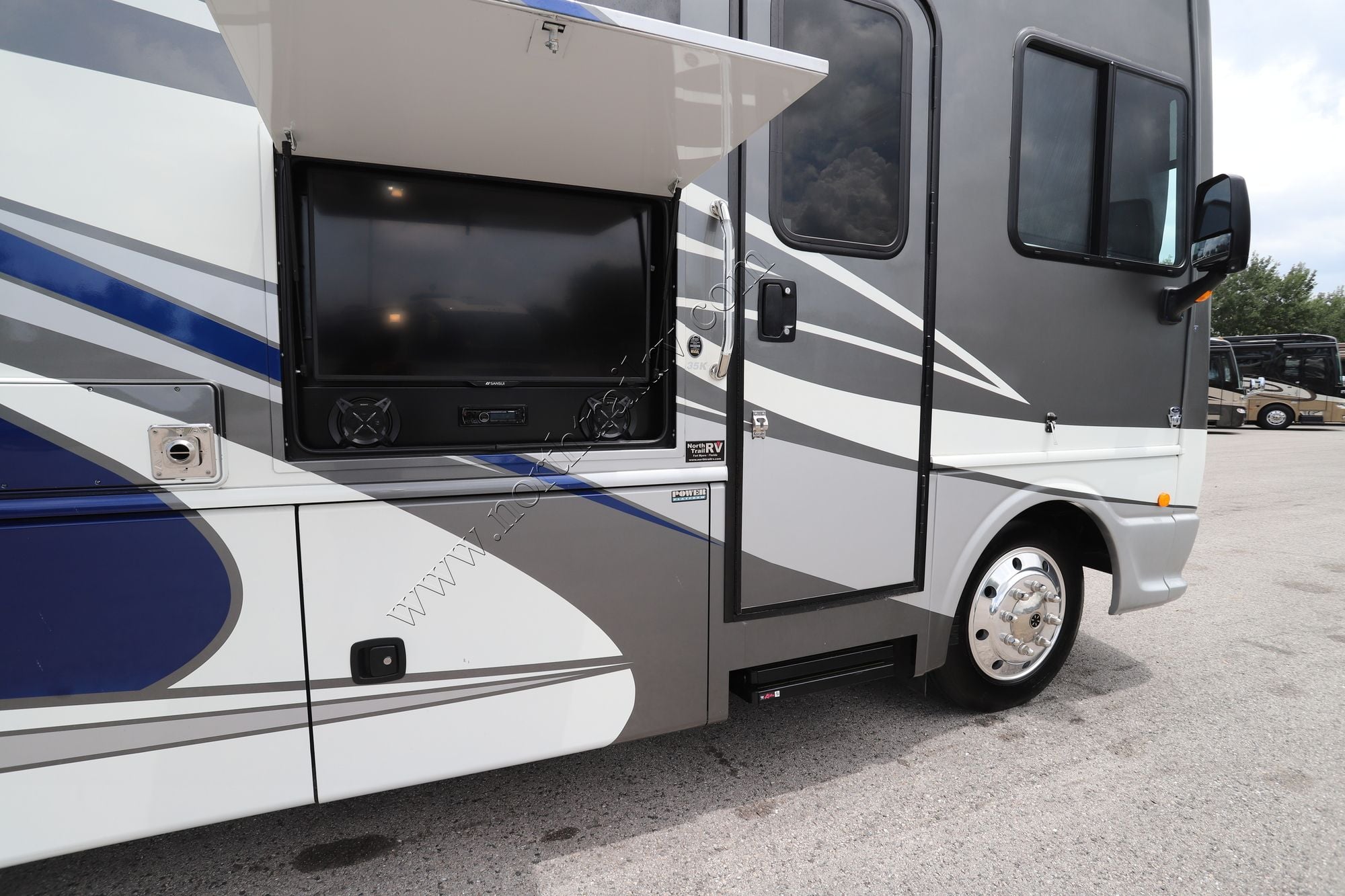 Used 2019 Fleetwood Bounder 35K Class A  For Sale