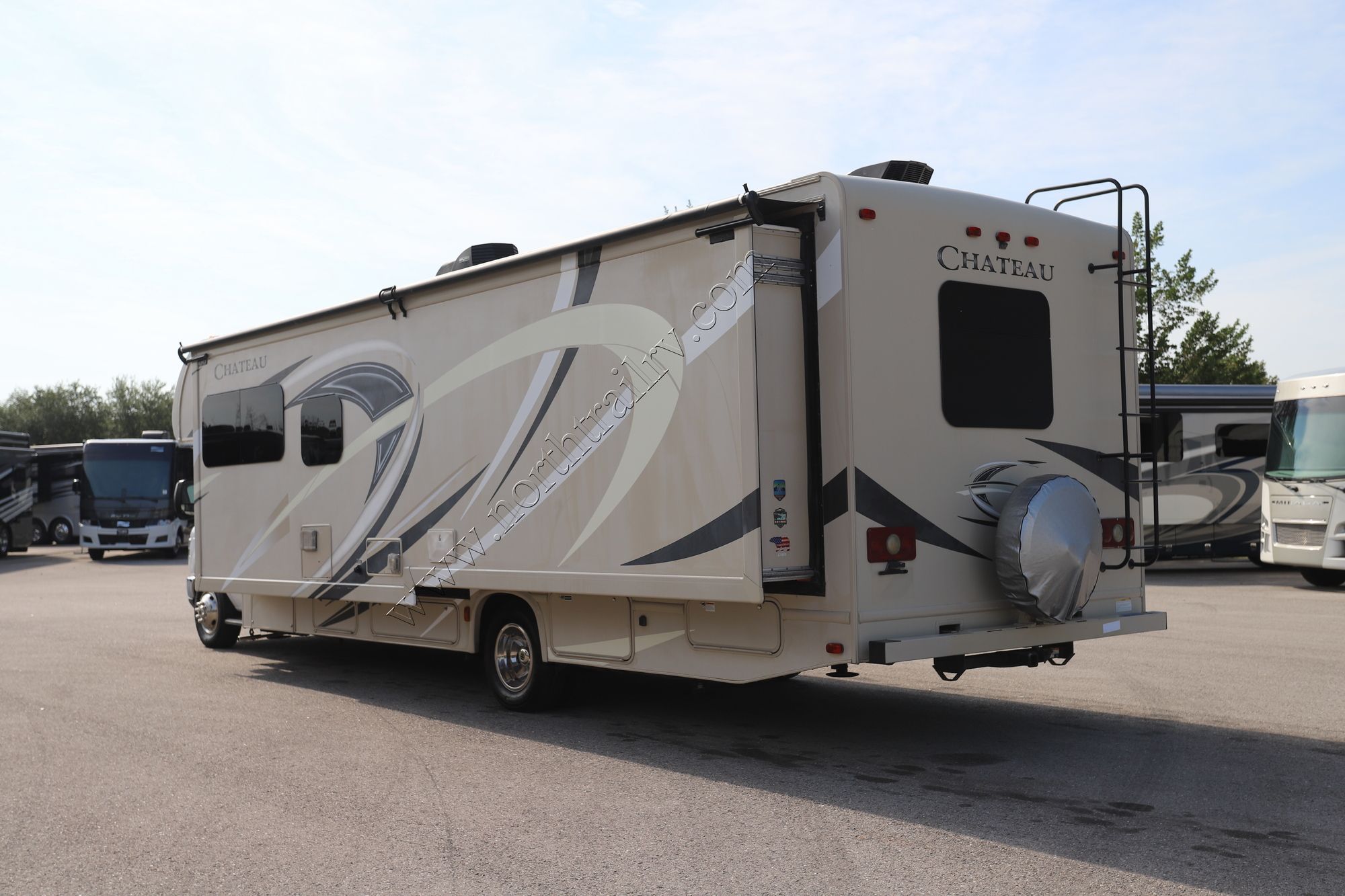 Used 2017 Thor Chateau 31W Class C  For Sale