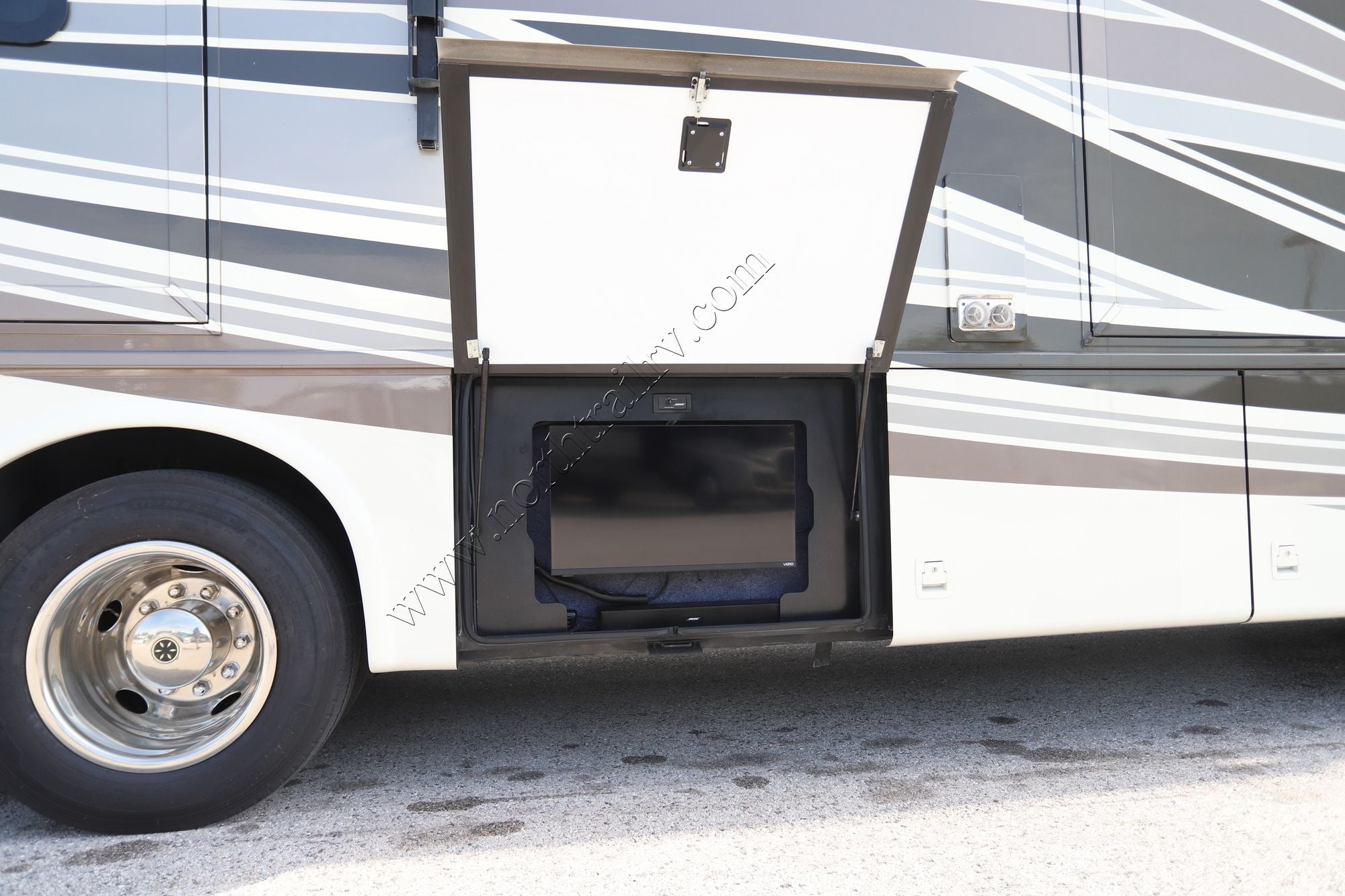 Used 2018 Newmar Ventana Le 4048 Class A  For Sale