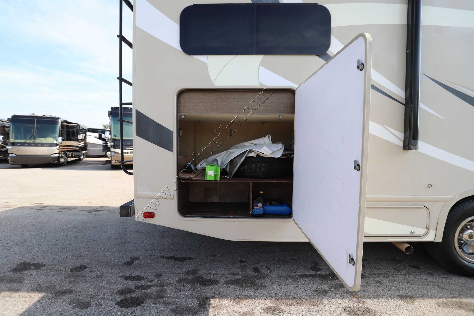 Used 2017 Thor Chateau 31W Class C  For Sale