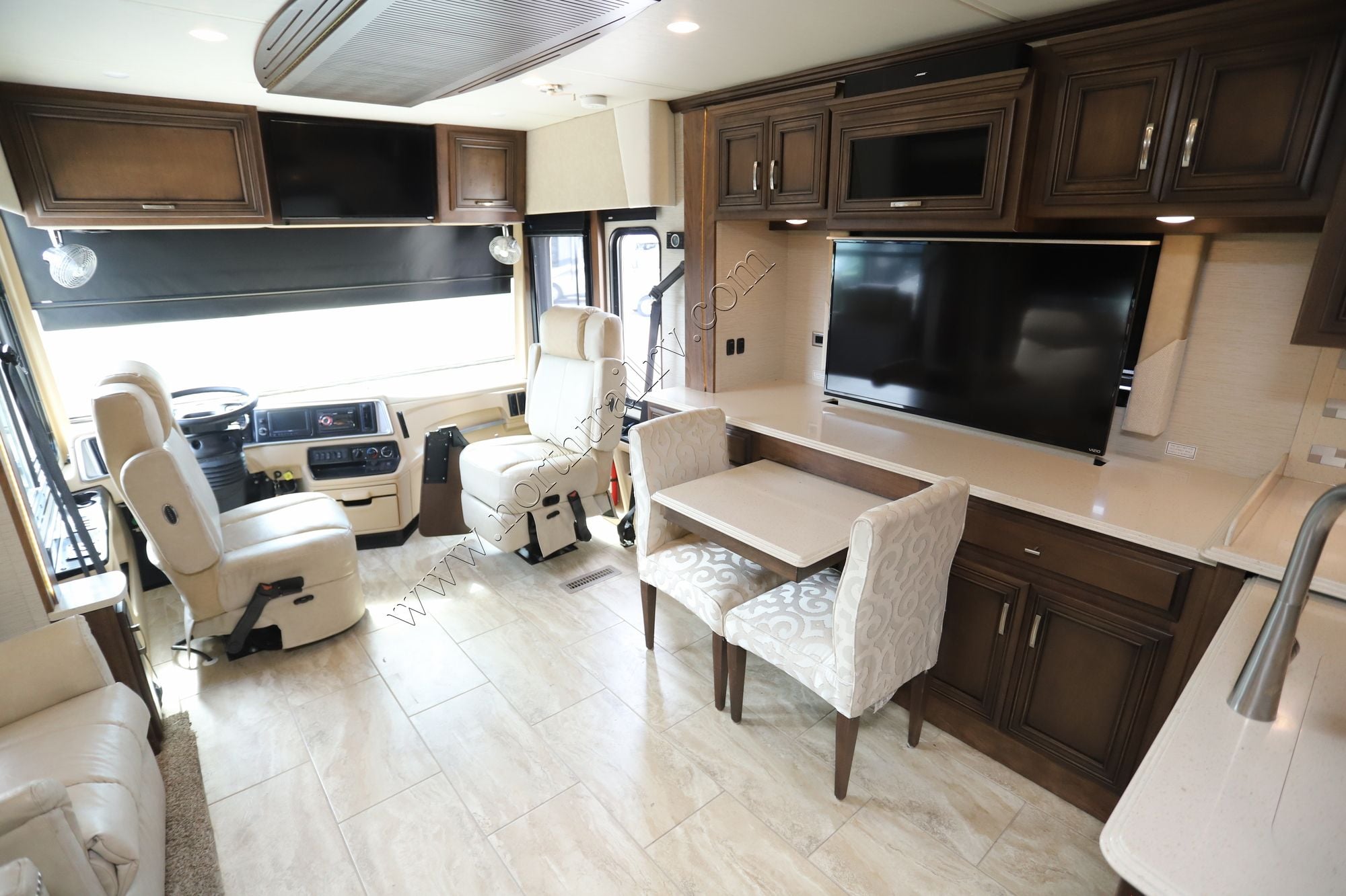 Used 2018 Newmar Ventana Le 4048 Class A  For Sale