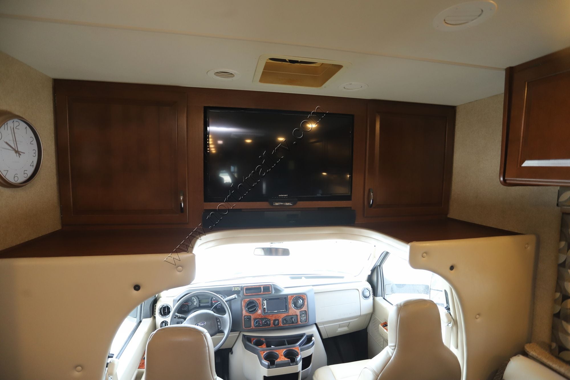 Used 2017 Thor Chateau 31W Class C  For Sale