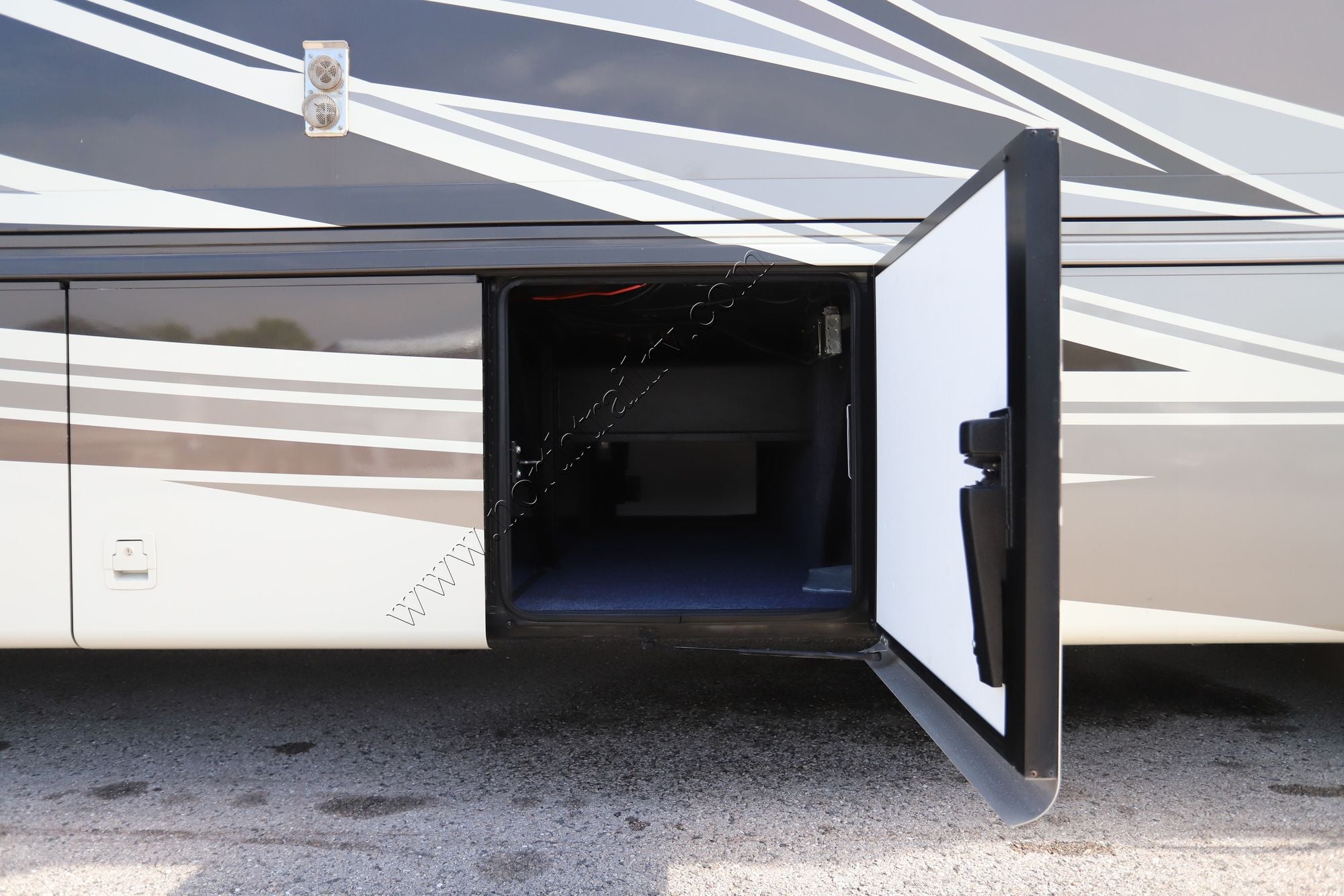 Used 2018 Newmar Ventana Le 4048 Class A  For Sale
