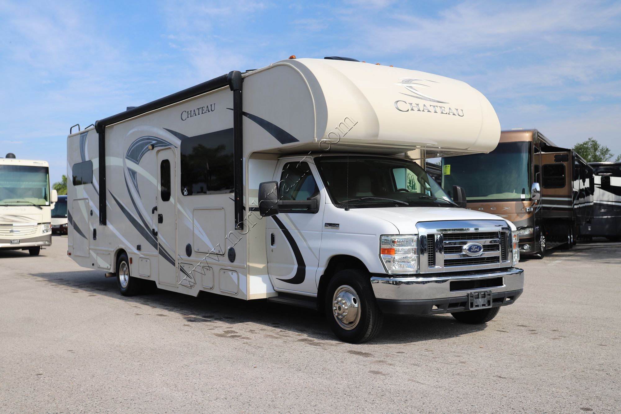 Used 2017 Thor Chateau 31W Class C  For Sale