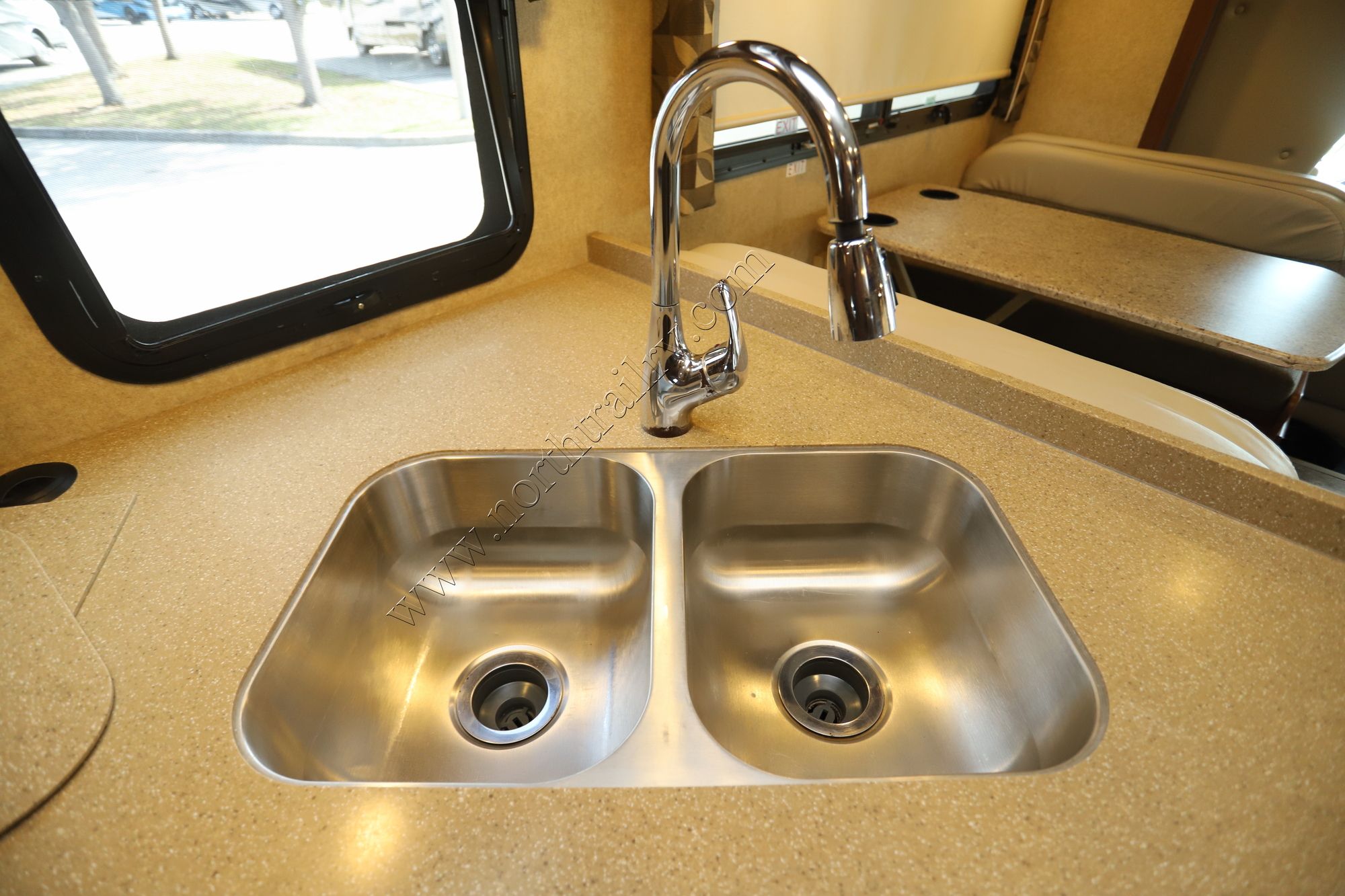 Used 2017 Thor Chateau 31W Class C  For Sale