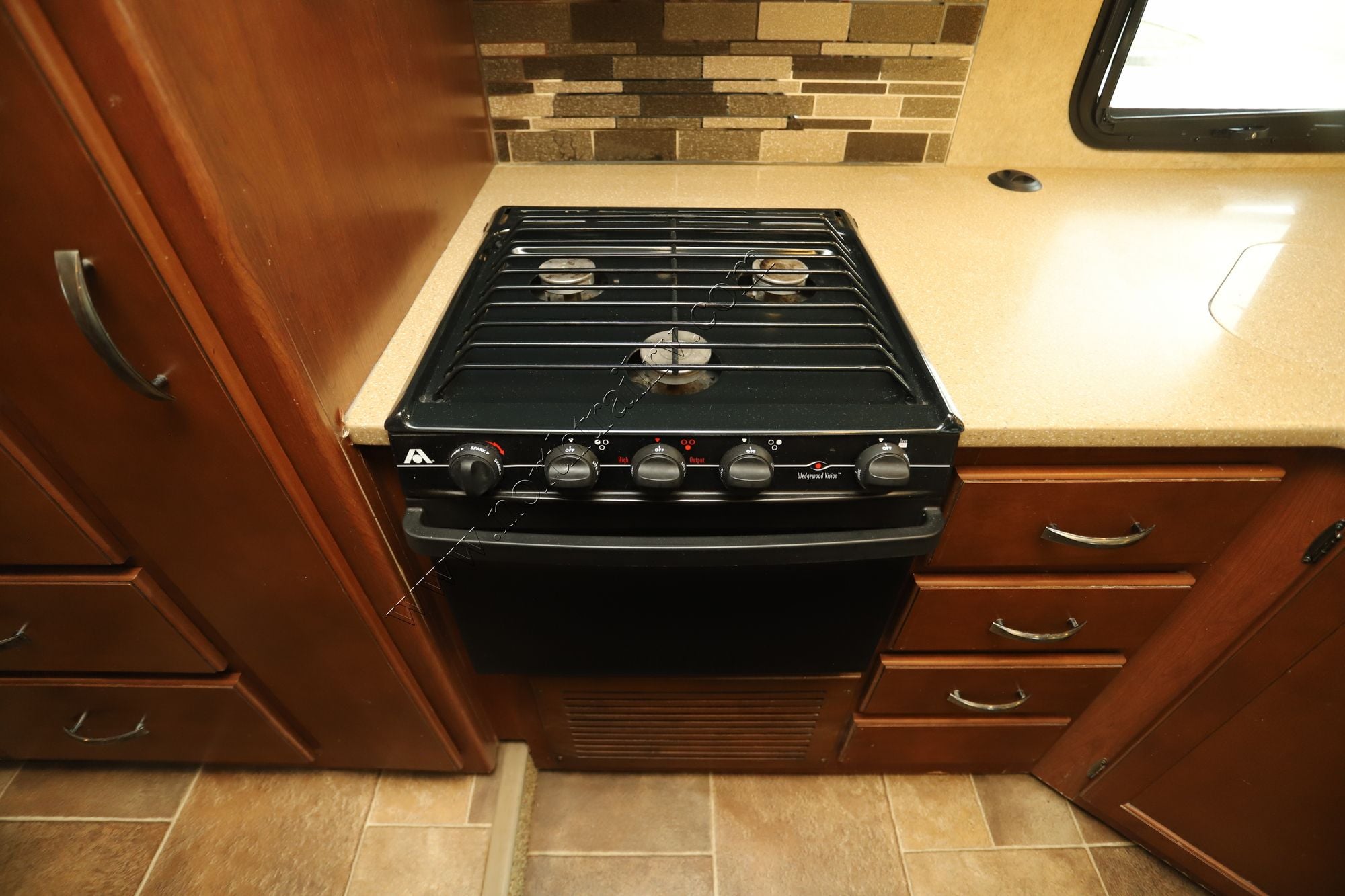 Used 2017 Thor Chateau 31W Class C  For Sale