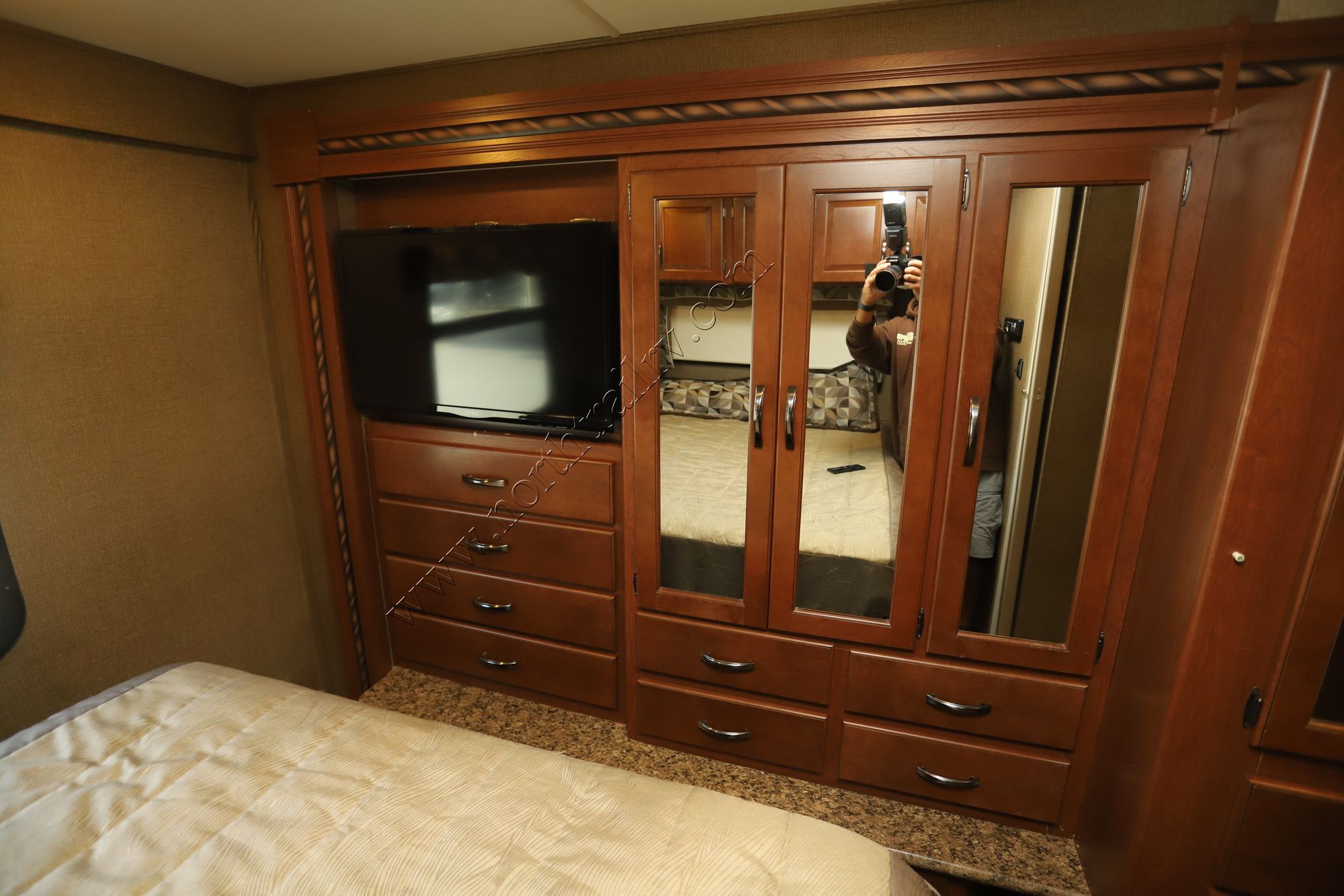 Used 2017 Thor Chateau 31W Class C  For Sale