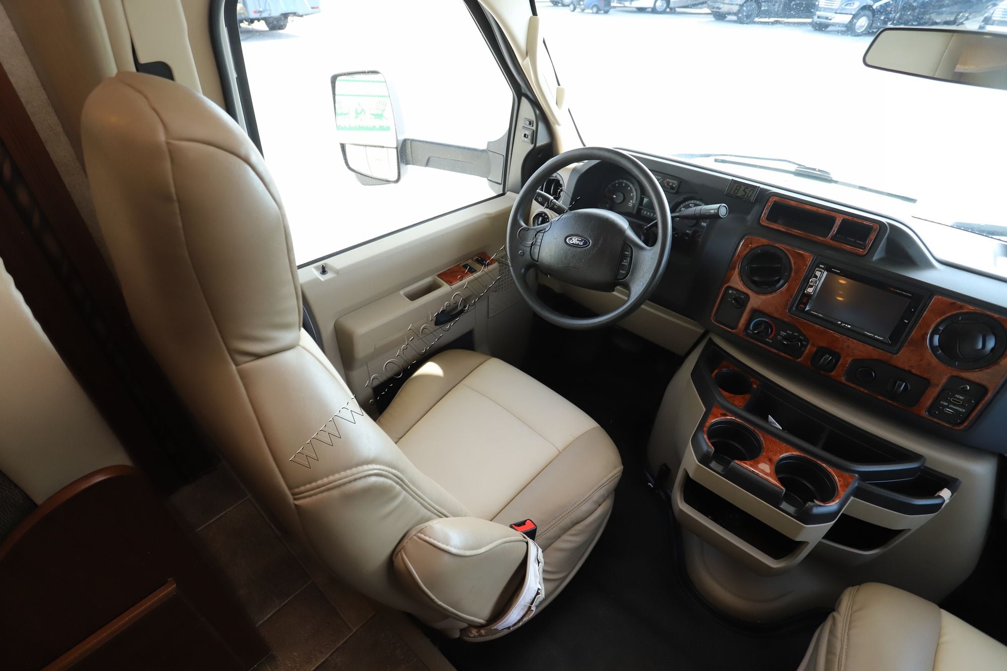 Used 2017 Thor Chateau 31W Class C  For Sale