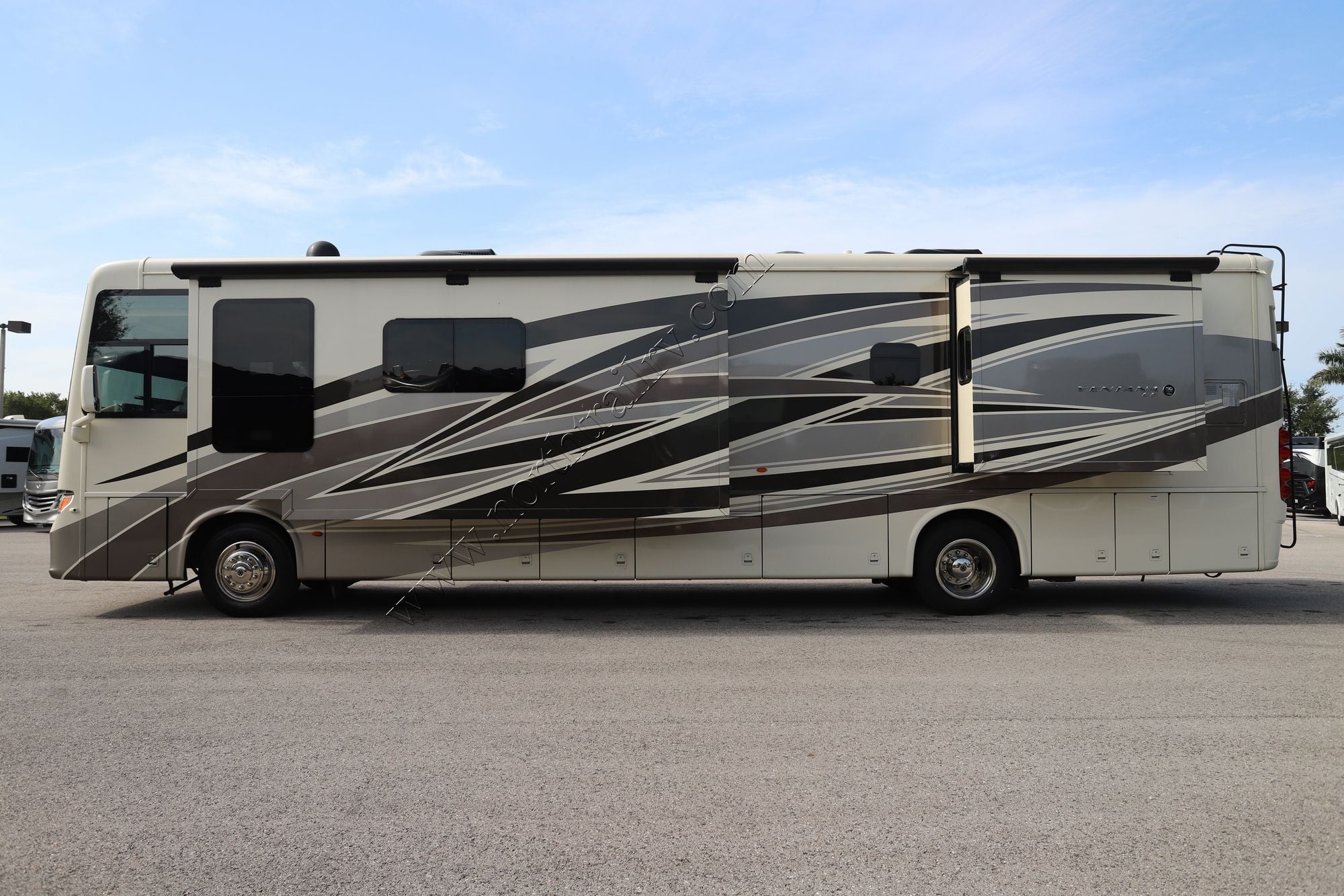 Used 2018 Newmar Ventana Le 4048 Class A  For Sale
