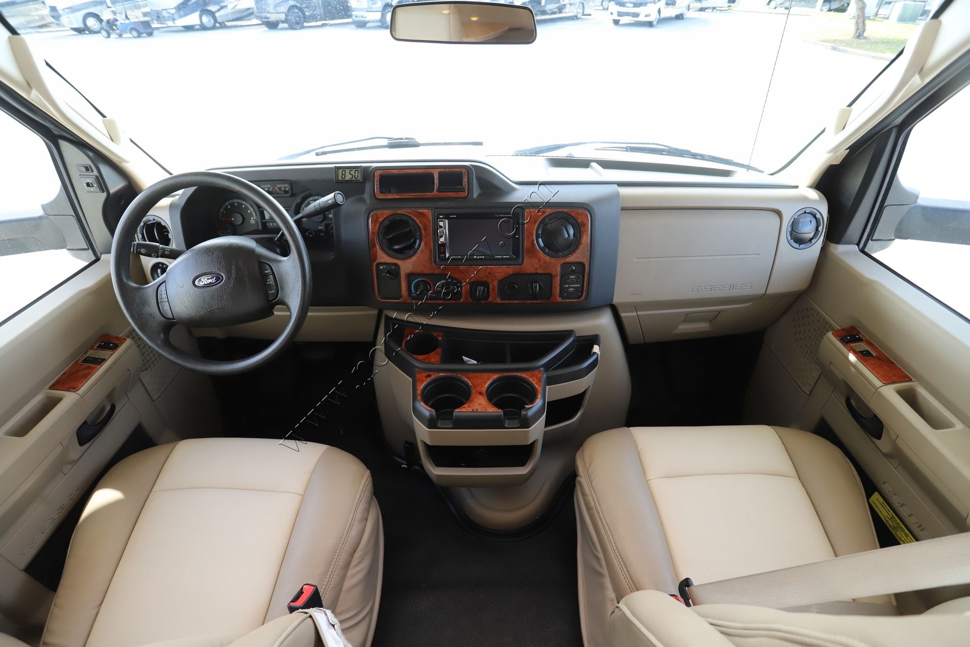 Used 2017 Thor Chateau 31W Class C  For Sale