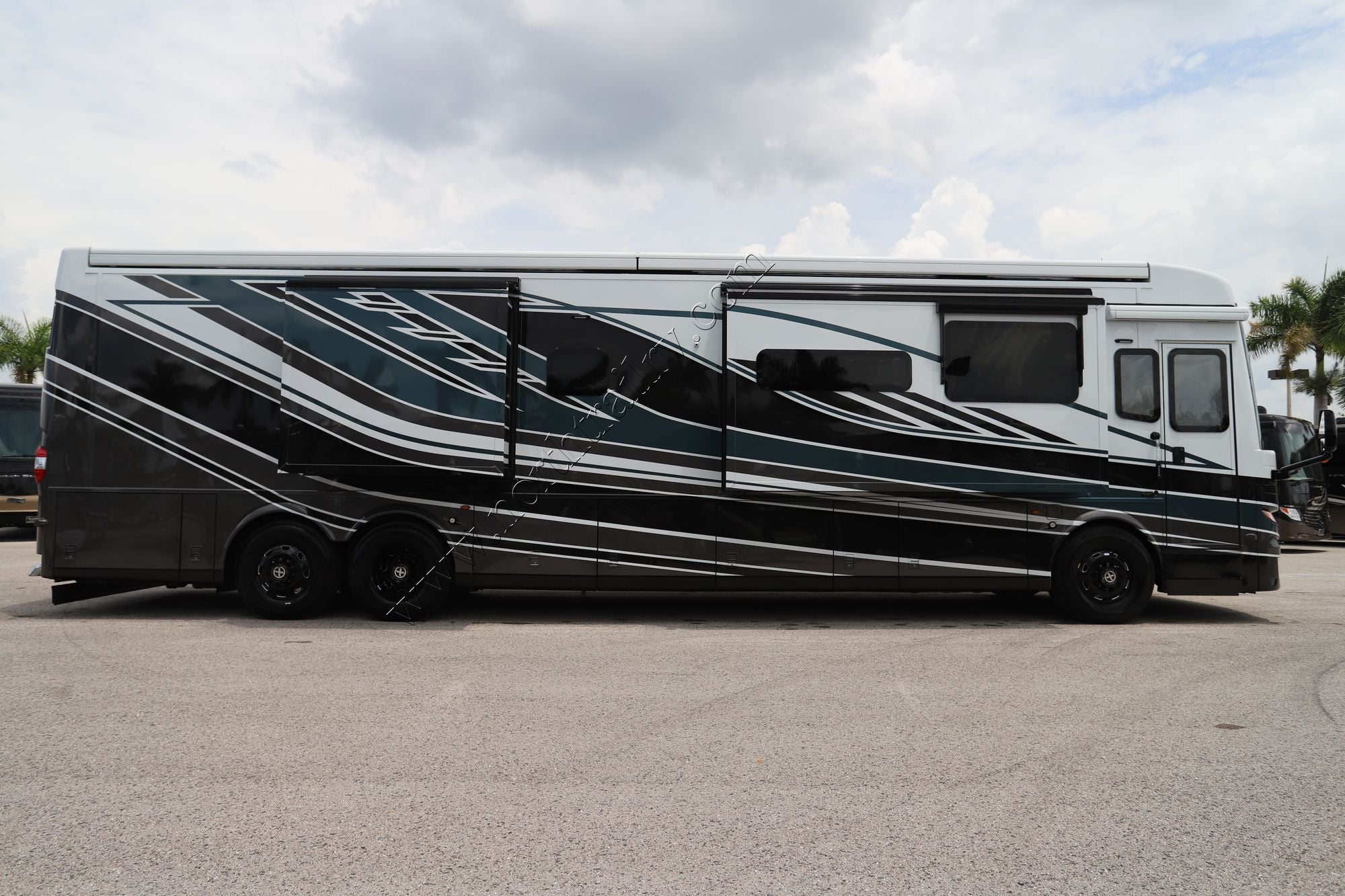 New 2027 Newmar London Aire 4569 Class A  For Sale