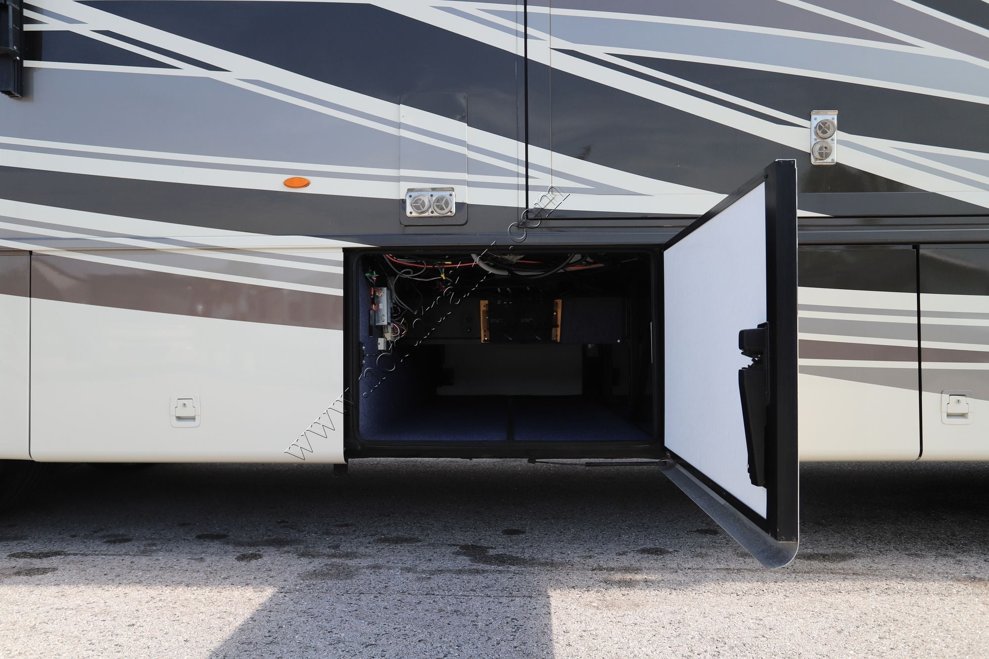 Used 2018 Newmar Ventana Le 4048 Class A  For Sale