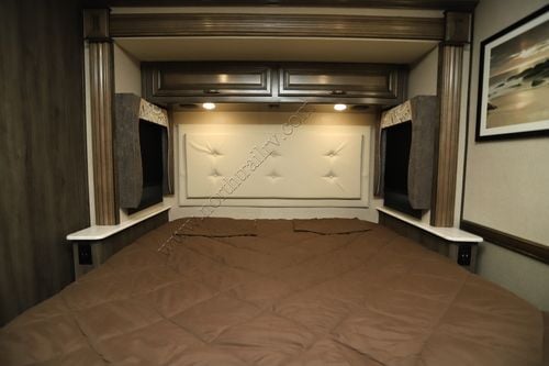 2019 Fleetwood Bounder 35K