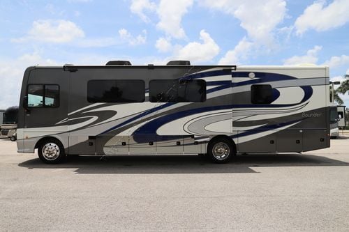 2019 Fleetwood Bounder 35K