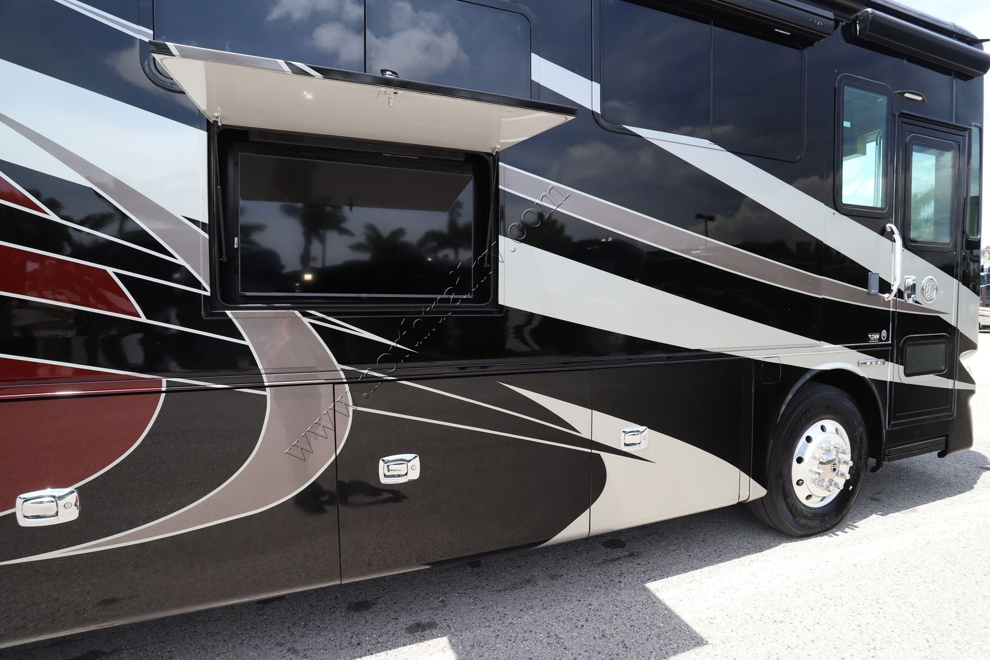 Used 2019 Tiffin Motor Homes Phaeton 40IH Class A  For Sale