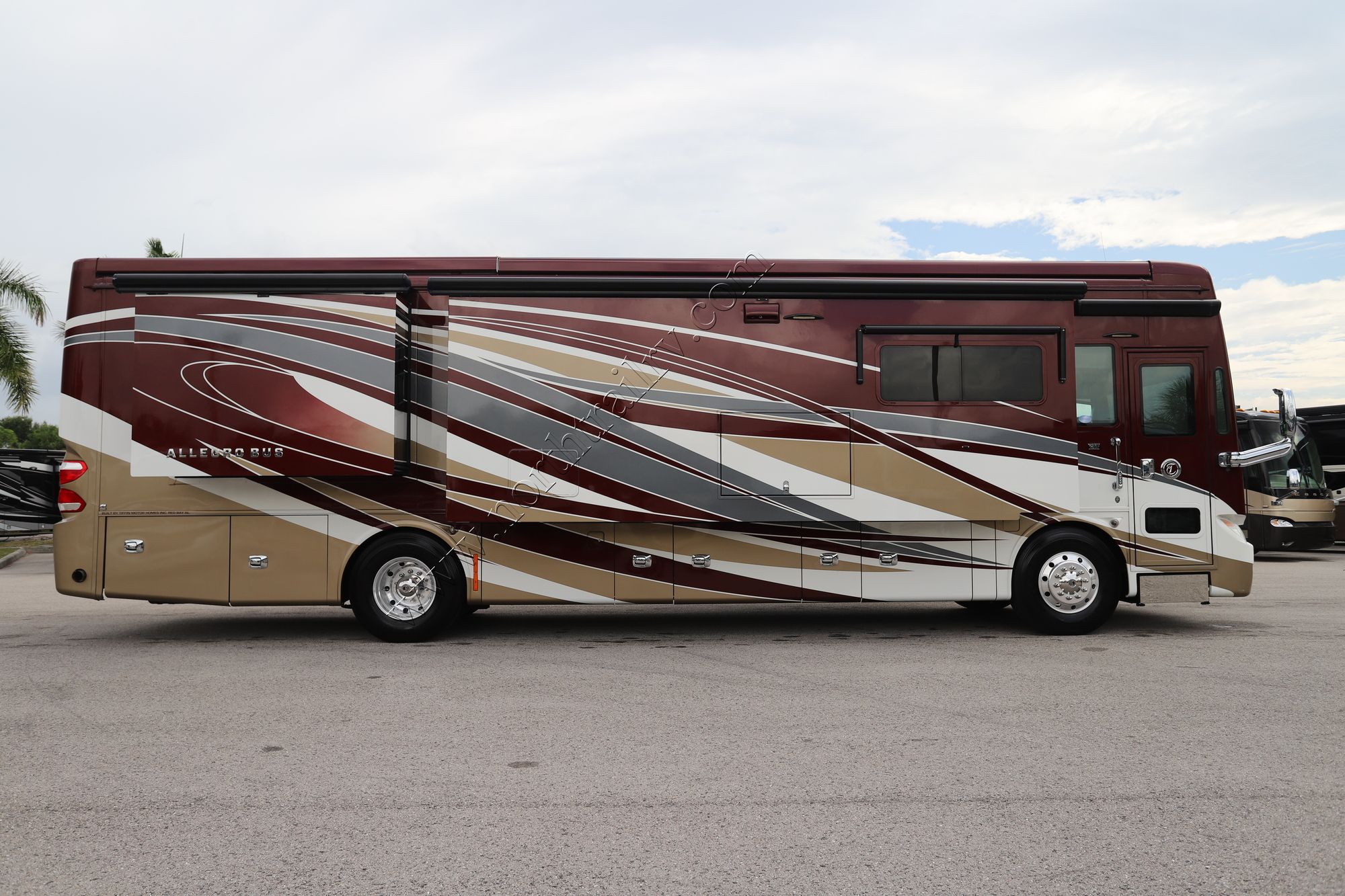 Used 2017 Tiffin Motor Homes Allegro Bus 37AP Class A  For Sale