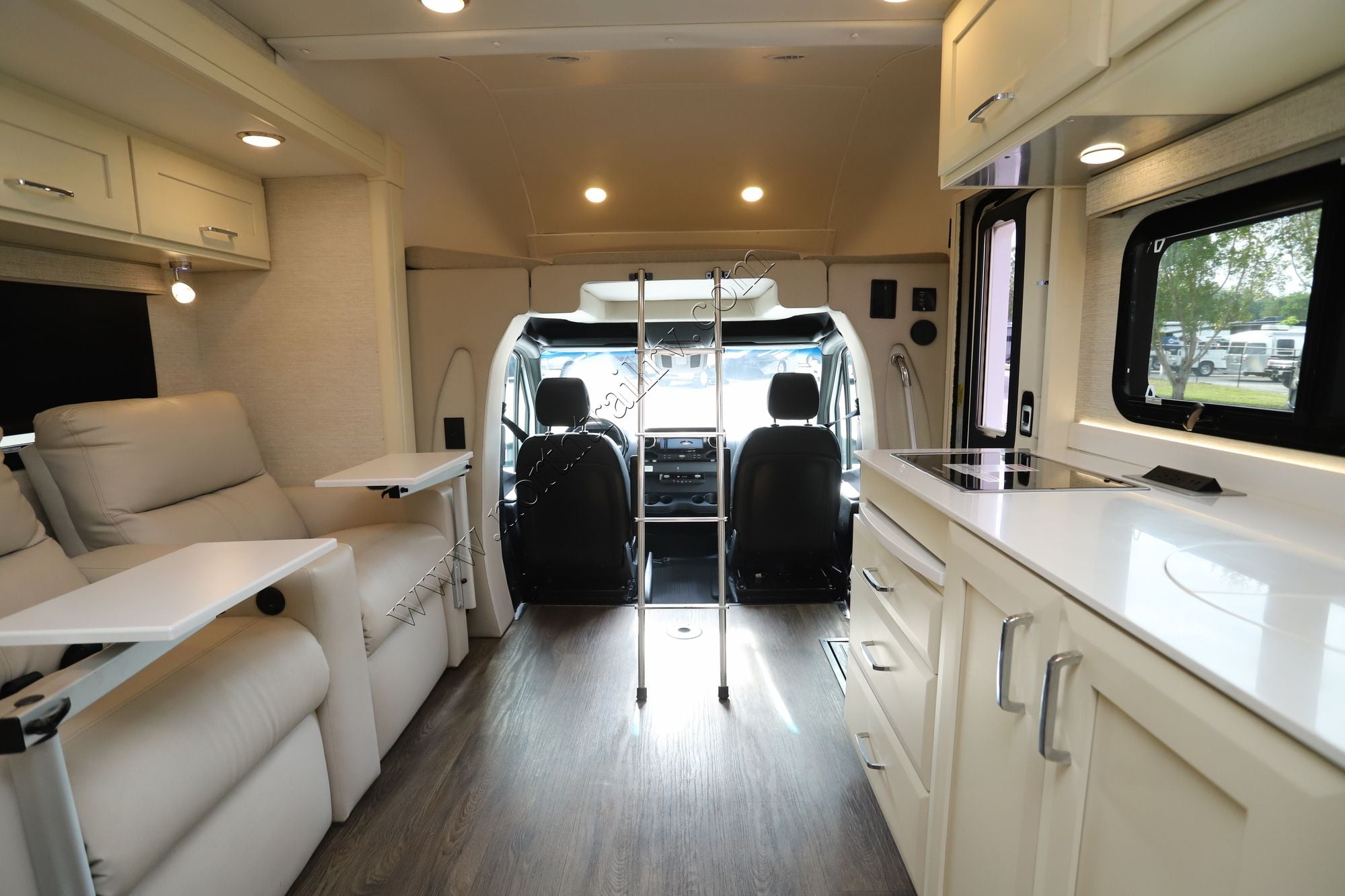Used 2022 Tiffin Motor Homes Wayfarer 25RW Class C  For Sale