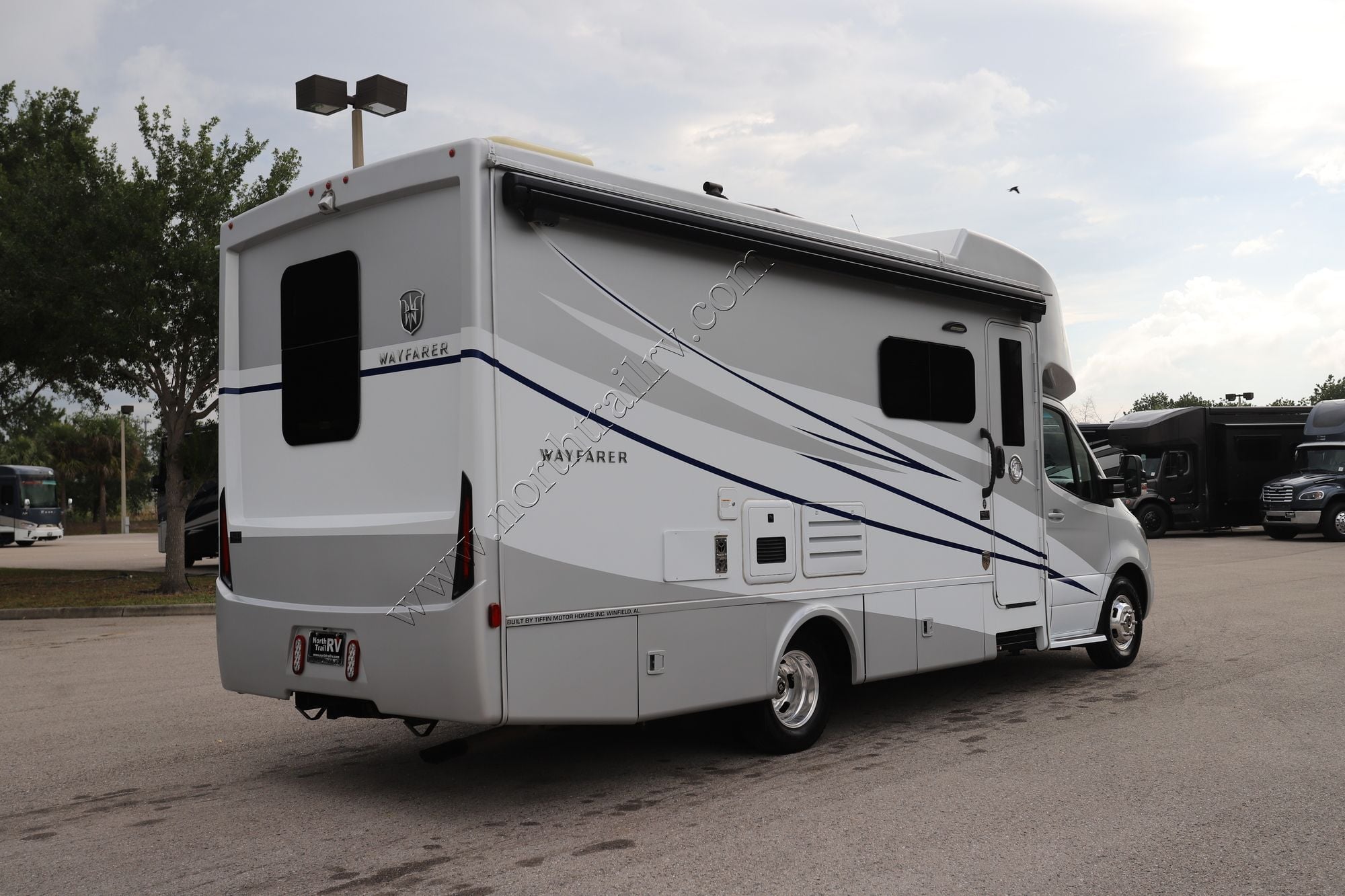 Used 2022 Tiffin Motor Homes Wayfarer 25RW Class C  For Sale