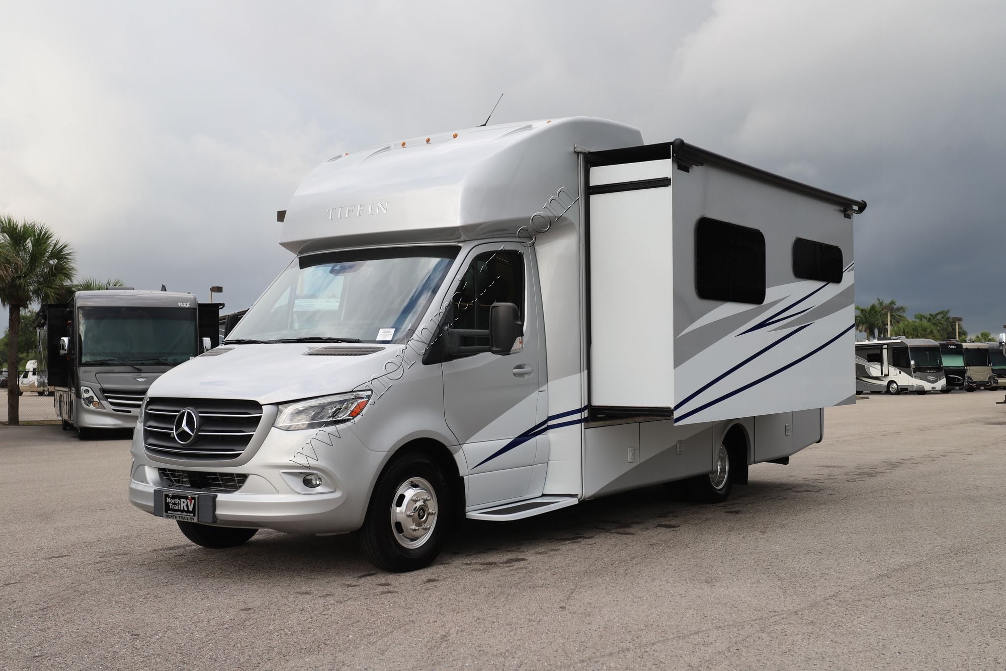 Used 2022 Tiffin Motor Homes Wayfarer 25RW Class C  For Sale