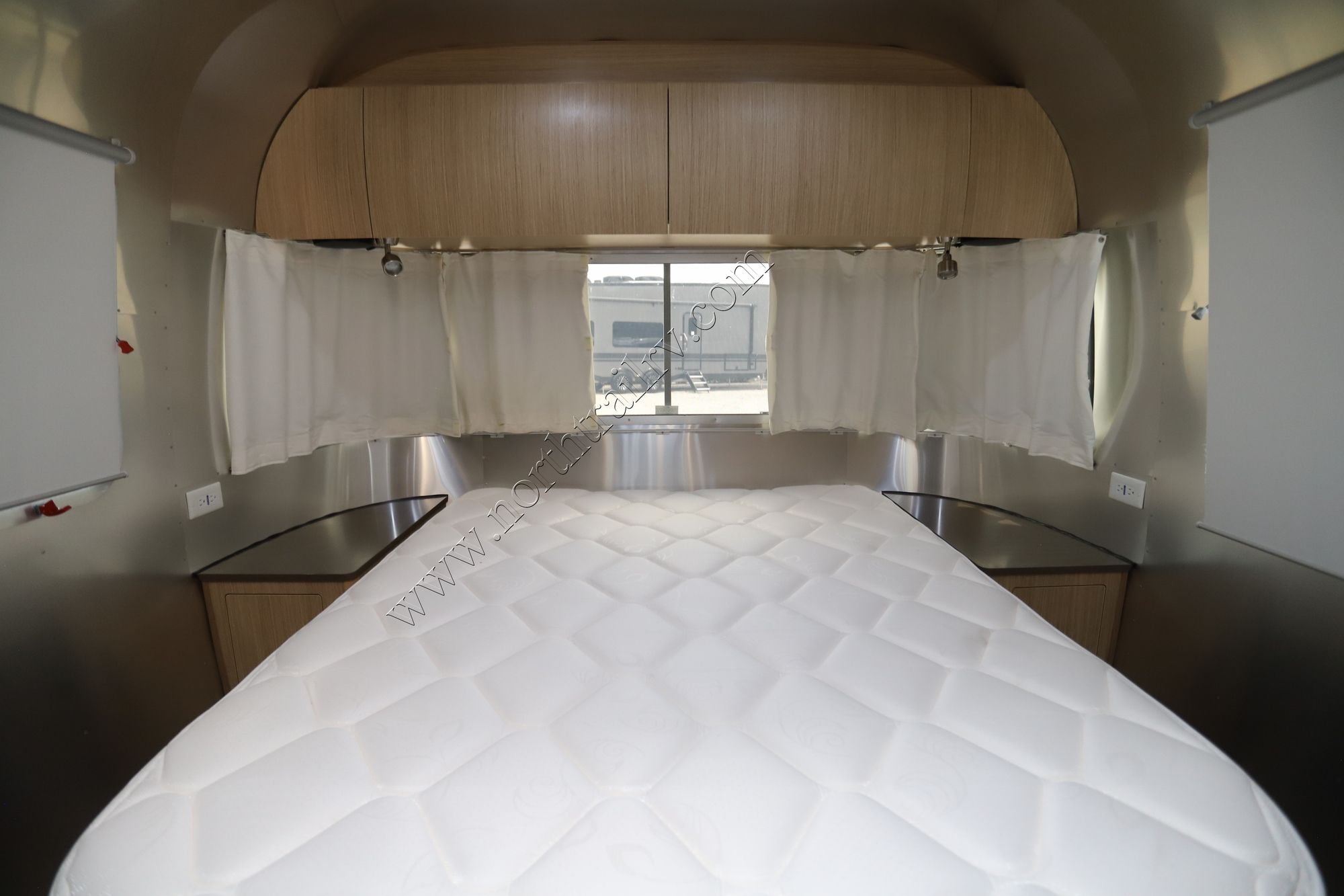 Used 2020 Airstream Flying Cloud 27FBQ Travel Trailer  For Sale