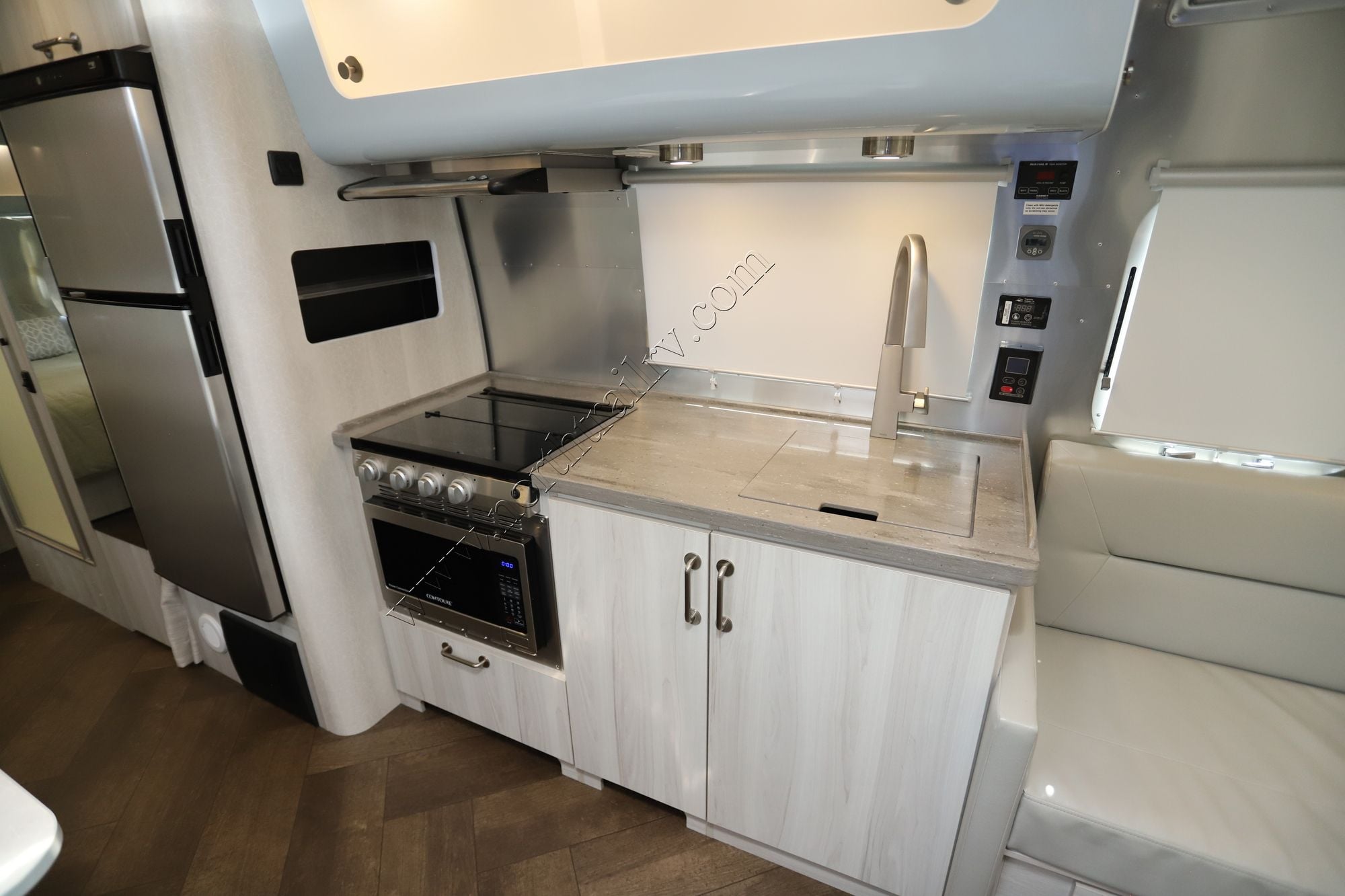 Used 2023 Airstream International 28RBQ Travel Trailer  For Sale