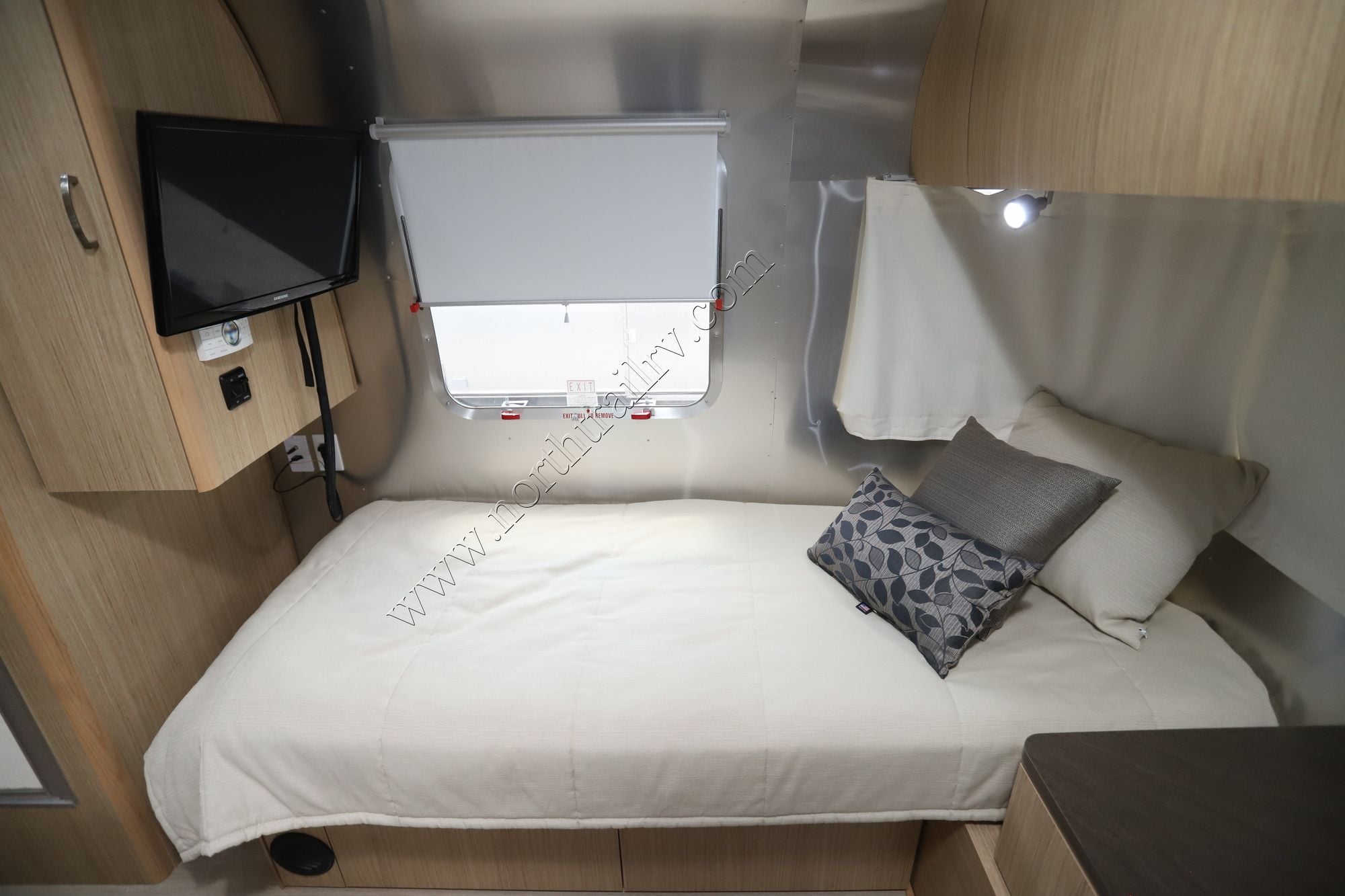 Used 2018 Airstream Flying Cloud 27FB Travel Trailer  For Sale