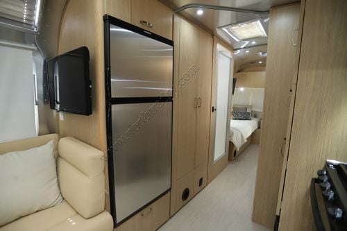 2018 Airstream Flying Cloud 27FB