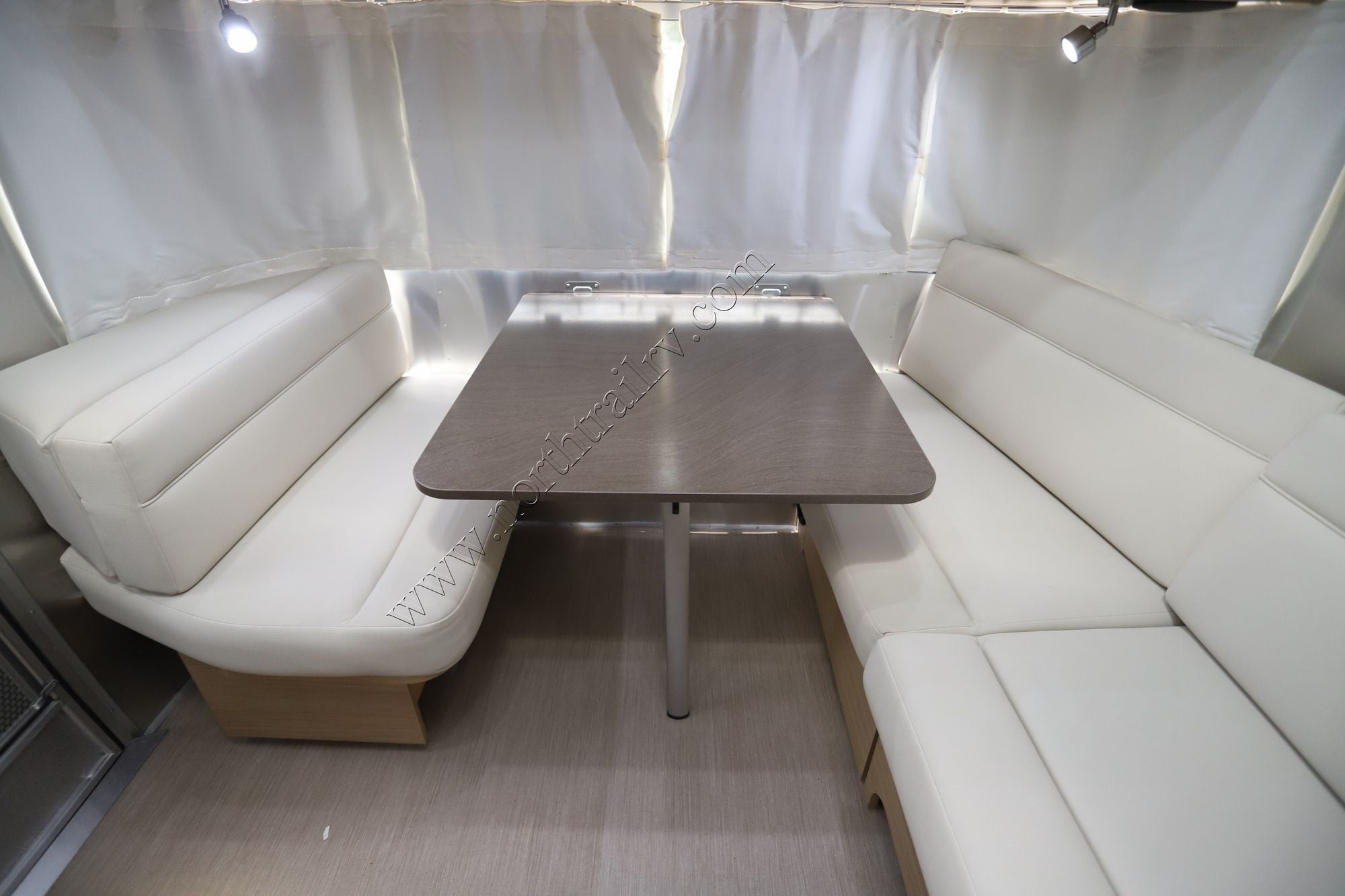 Used 2020 Airstream Flying Cloud 27FBQ Travel Trailer  For Sale