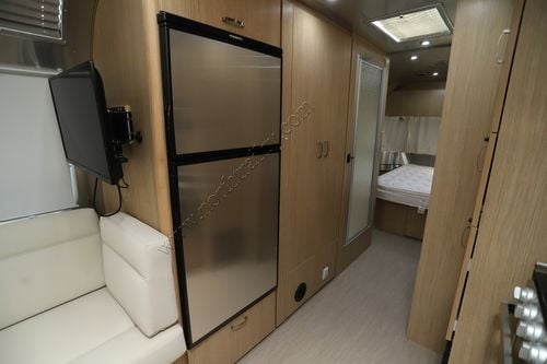 2020 Airstream Flying Cloud 27FBQ