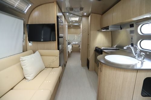 2018 Airstream Flying Cloud 27FB