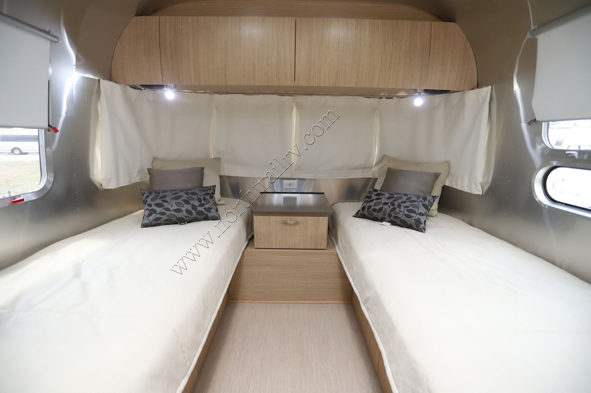 Used 2018 Airstream Flying Cloud 27FB Travel Trailer  For Sale