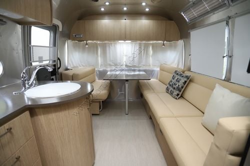 2018 Airstream Flying Cloud 27FB