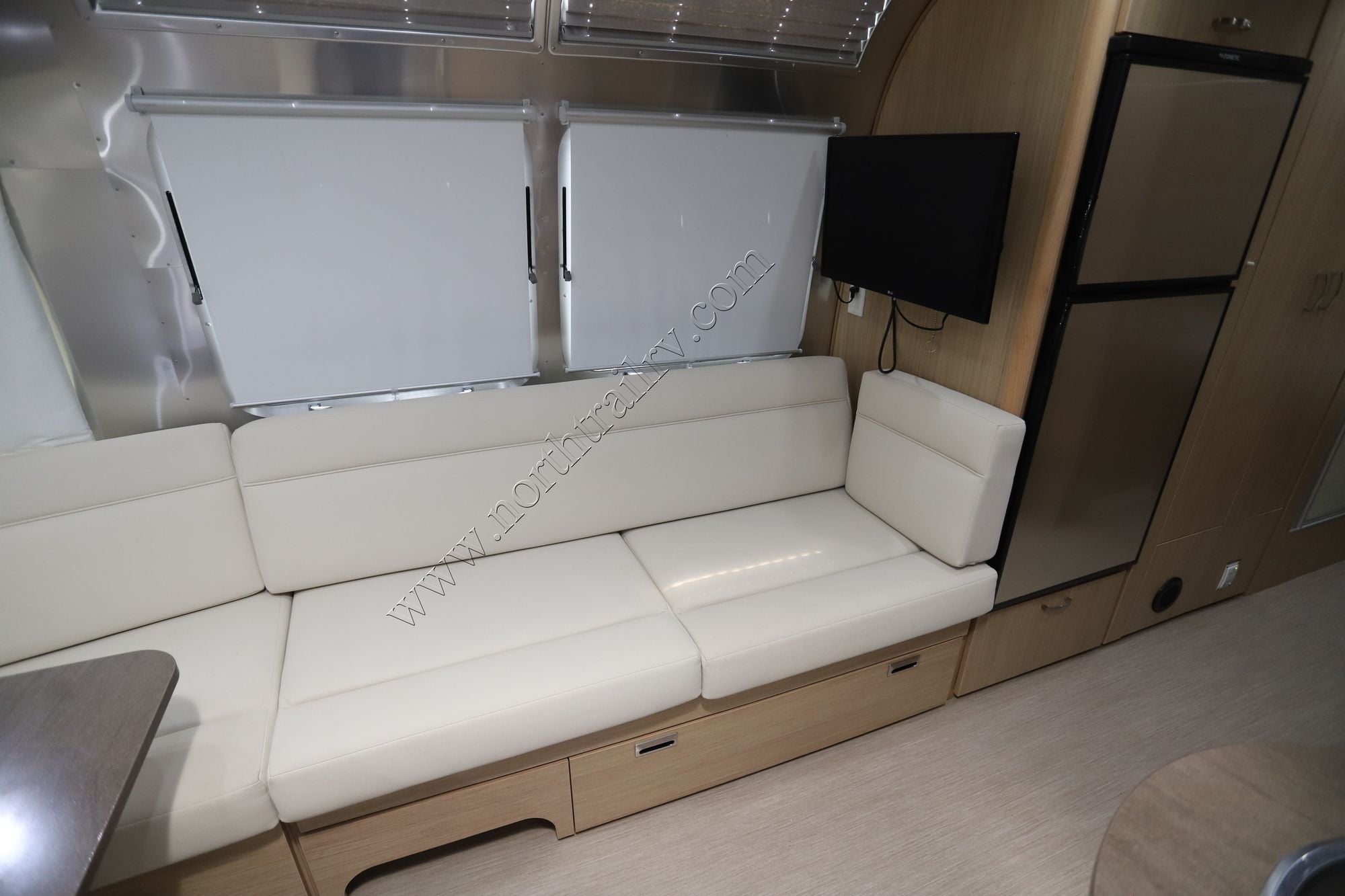 Used 2020 Airstream Flying Cloud 27FBQ Travel Trailer  For Sale