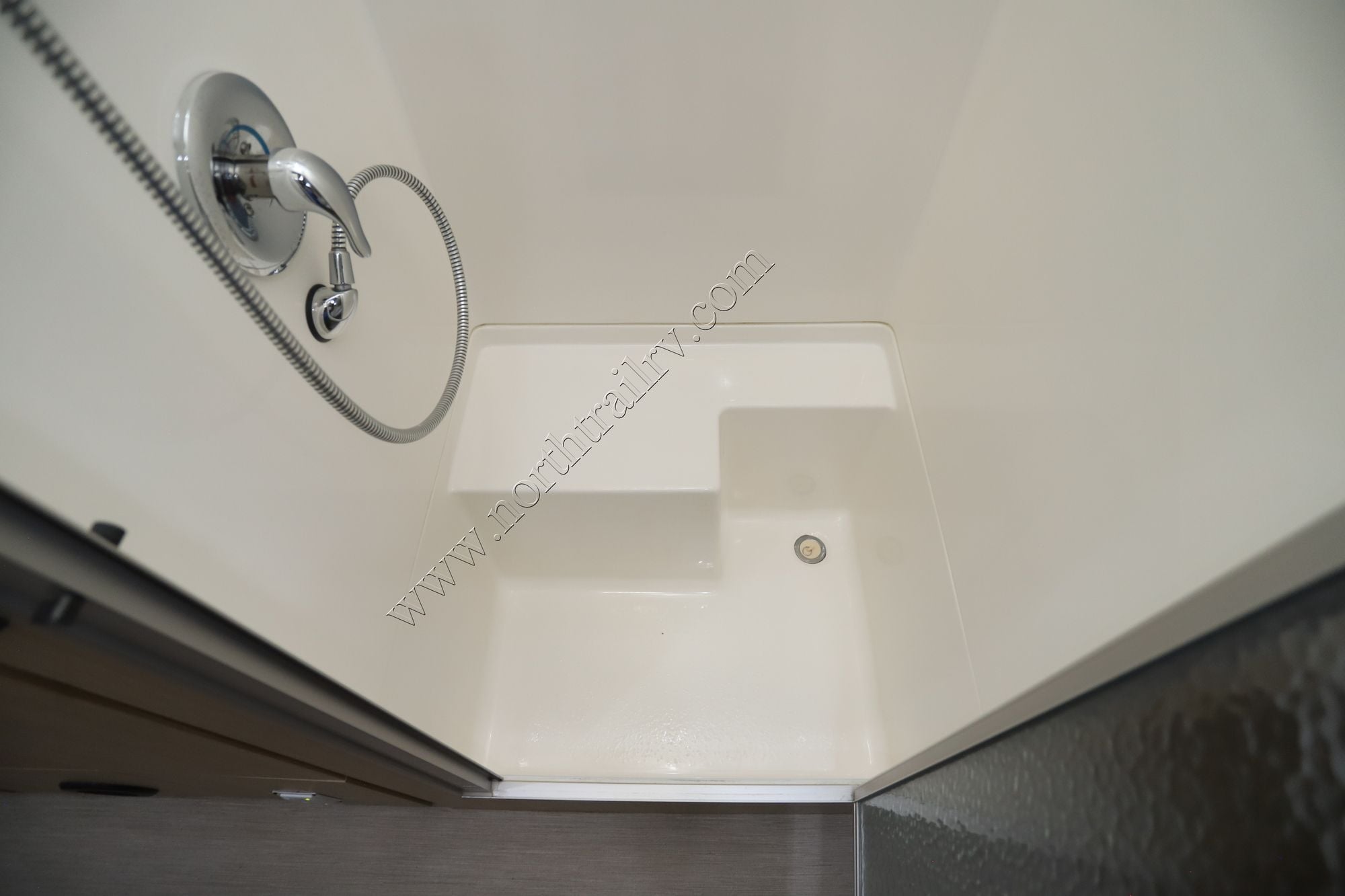 Used 2020 Airstream Flying Cloud 27FBQ Travel Trailer  For Sale