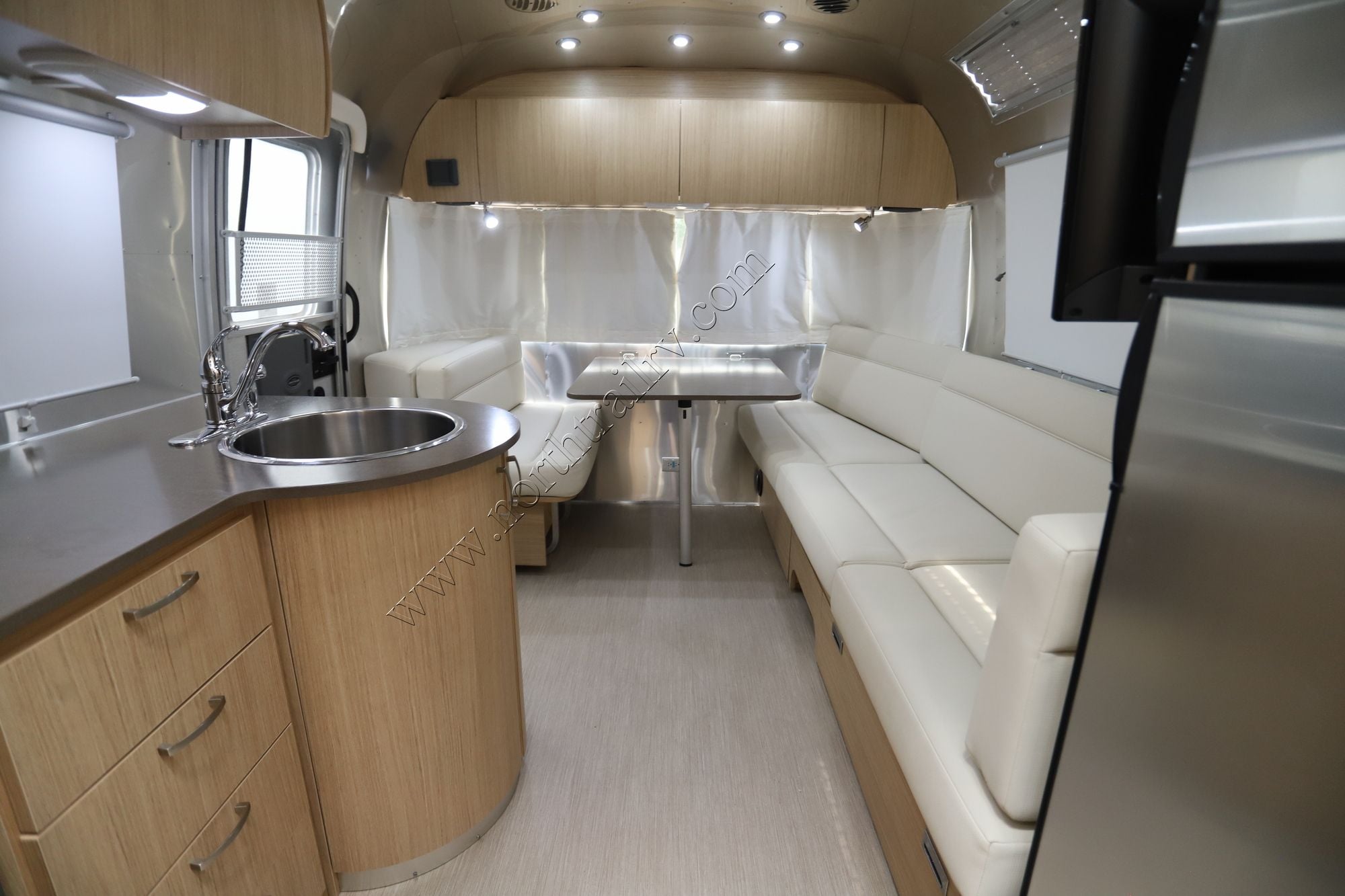 Used 2020 Airstream Flying Cloud 27FBQ Travel Trailer  For Sale