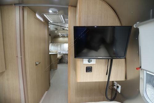 2018 Airstream Flying Cloud 27FB