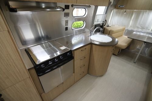 2018 Airstream Flying Cloud 27FB