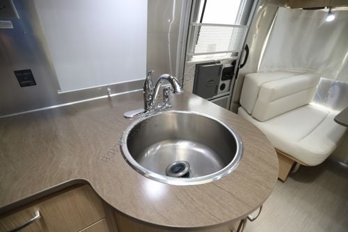 2020 Airstream Flying Cloud 27FBQ