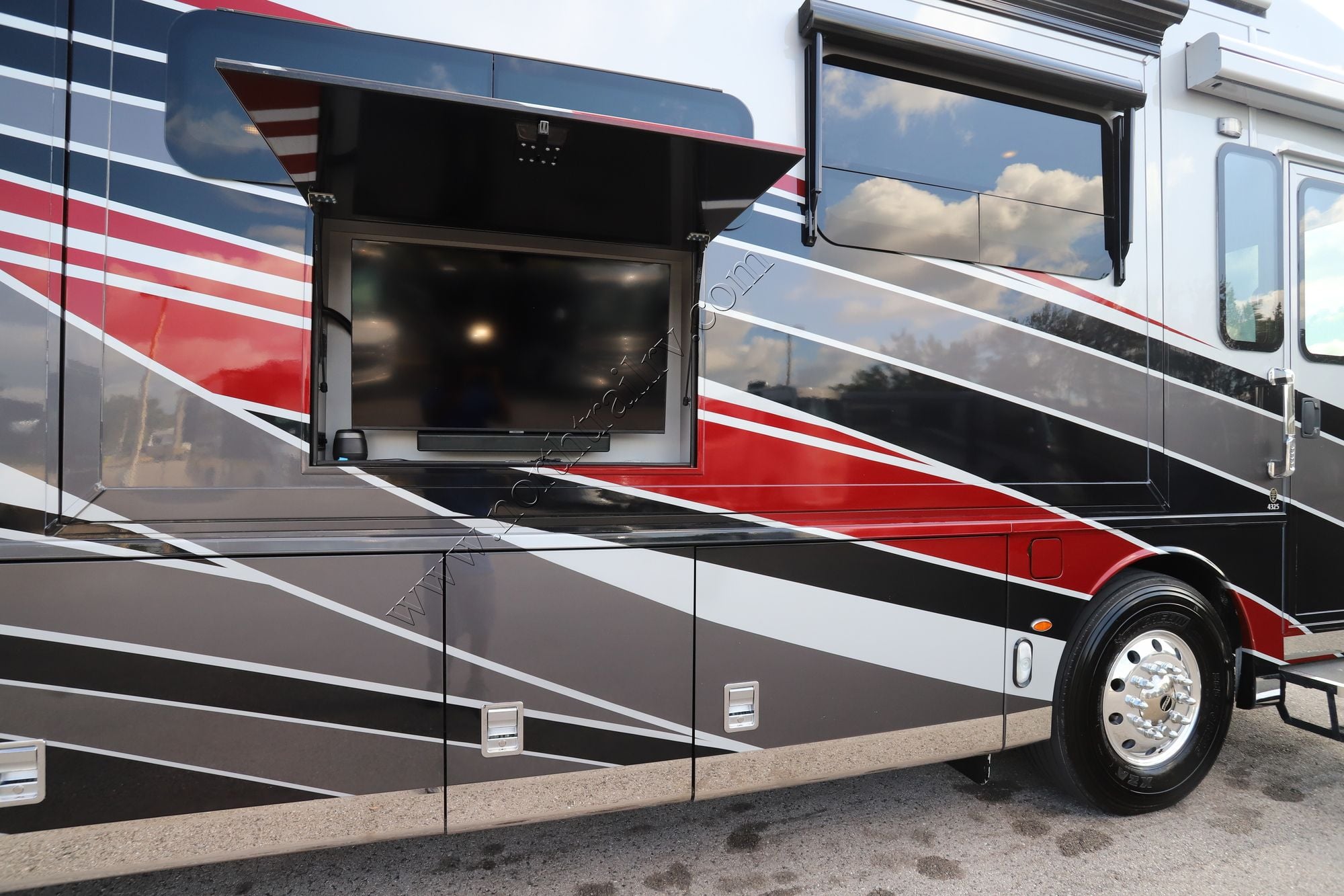 Used 2024 Newmar Dutch Star 4325 Class A  For Sale