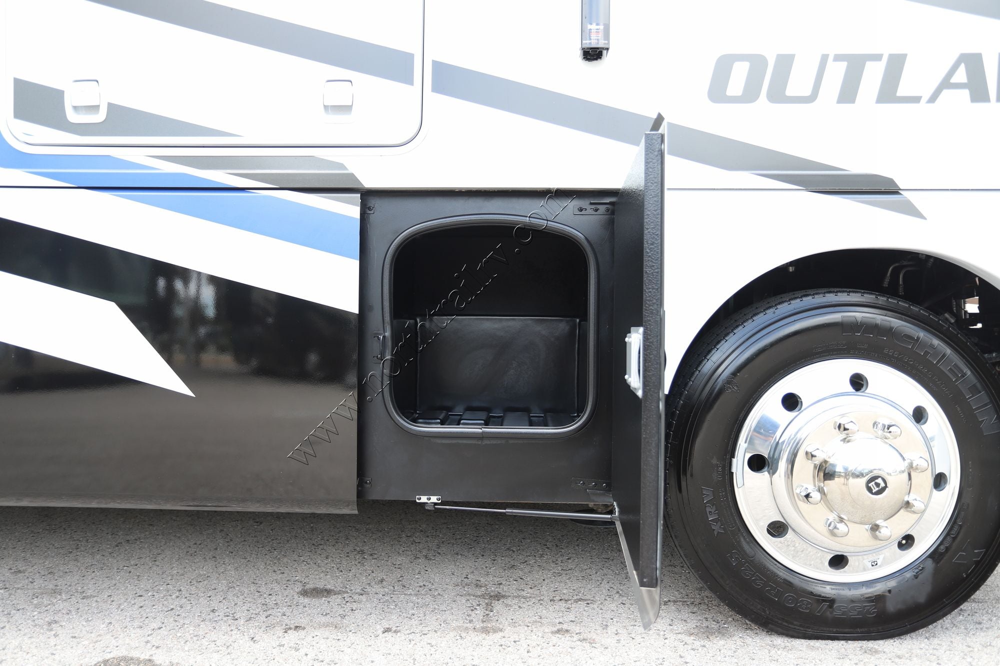 New 2027 Thor Outlaw 38K Class A  For Sale