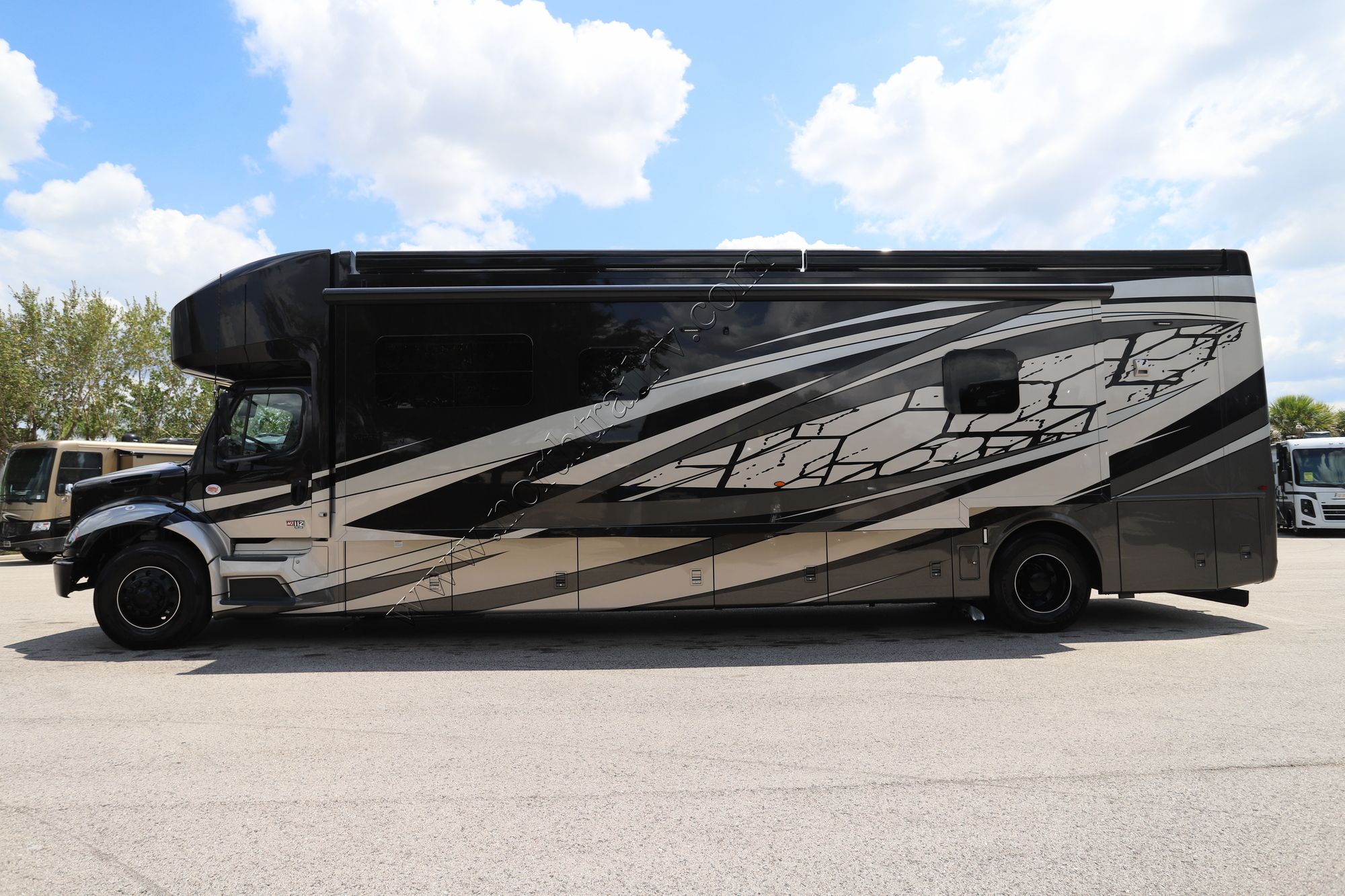 New 2027 Newmar Super Star 4159 Super C  For Sale
