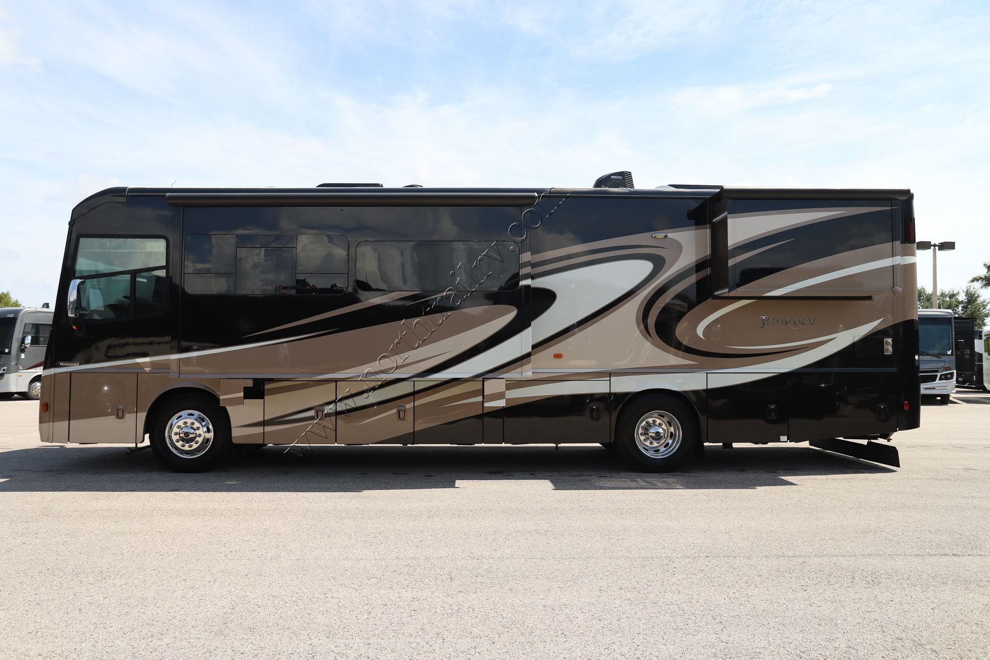 Used 2017 Winnebago Journey 36M Class A  For Sale