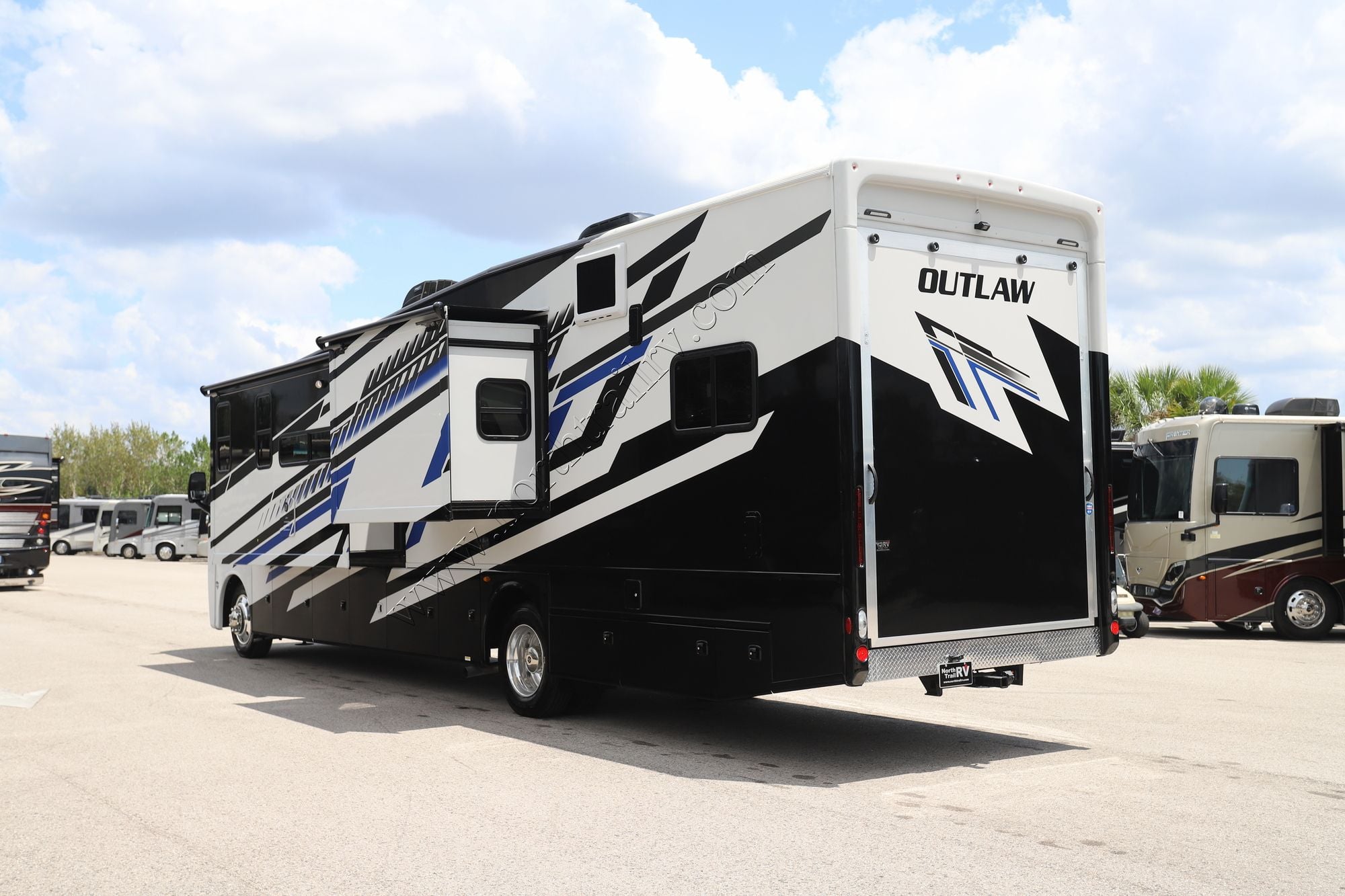 New 2027 Thor Outlaw 38K Class A  For Sale