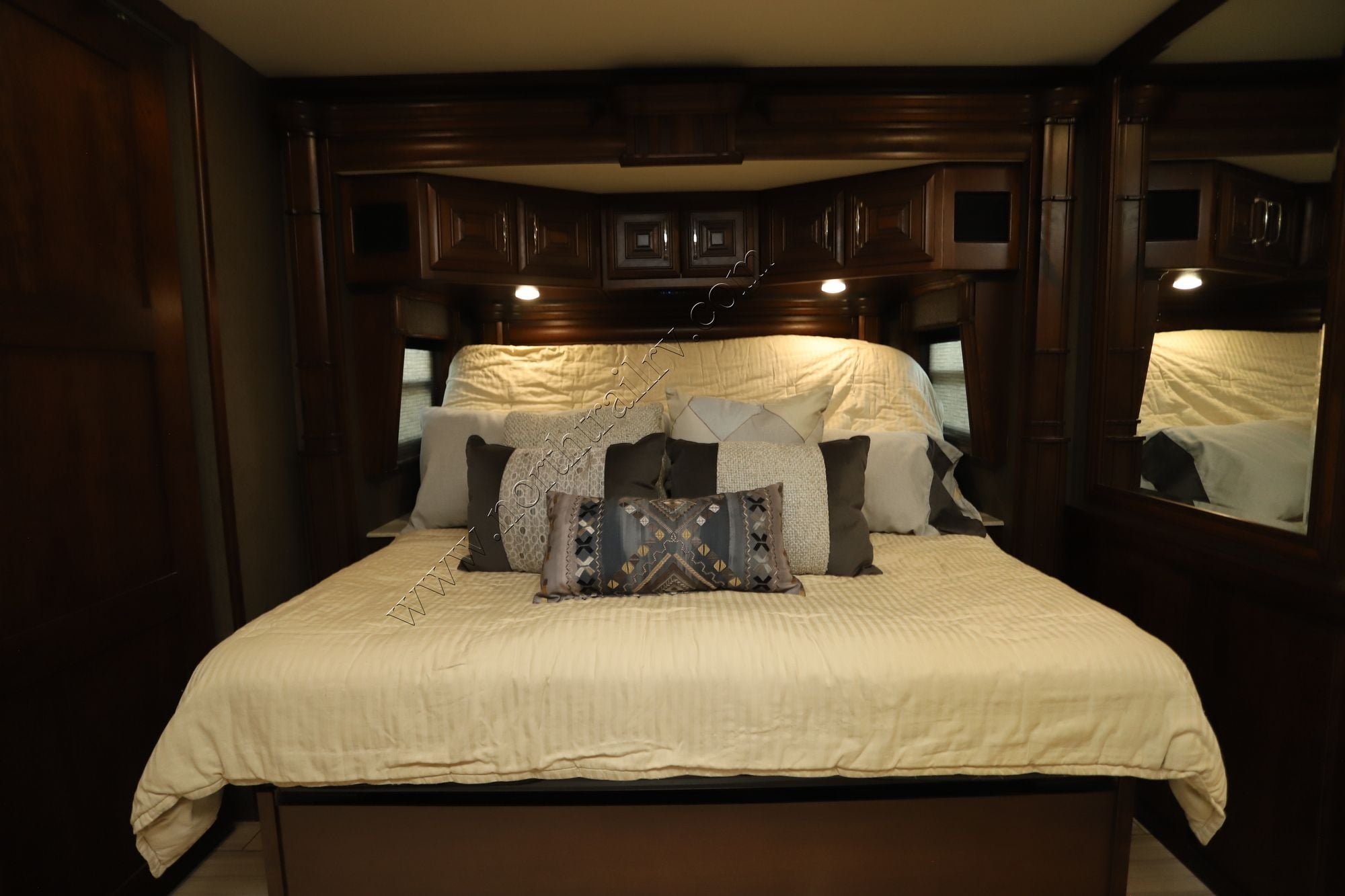 Used 2019 American Coach American Dream 42S Class A  For Sale