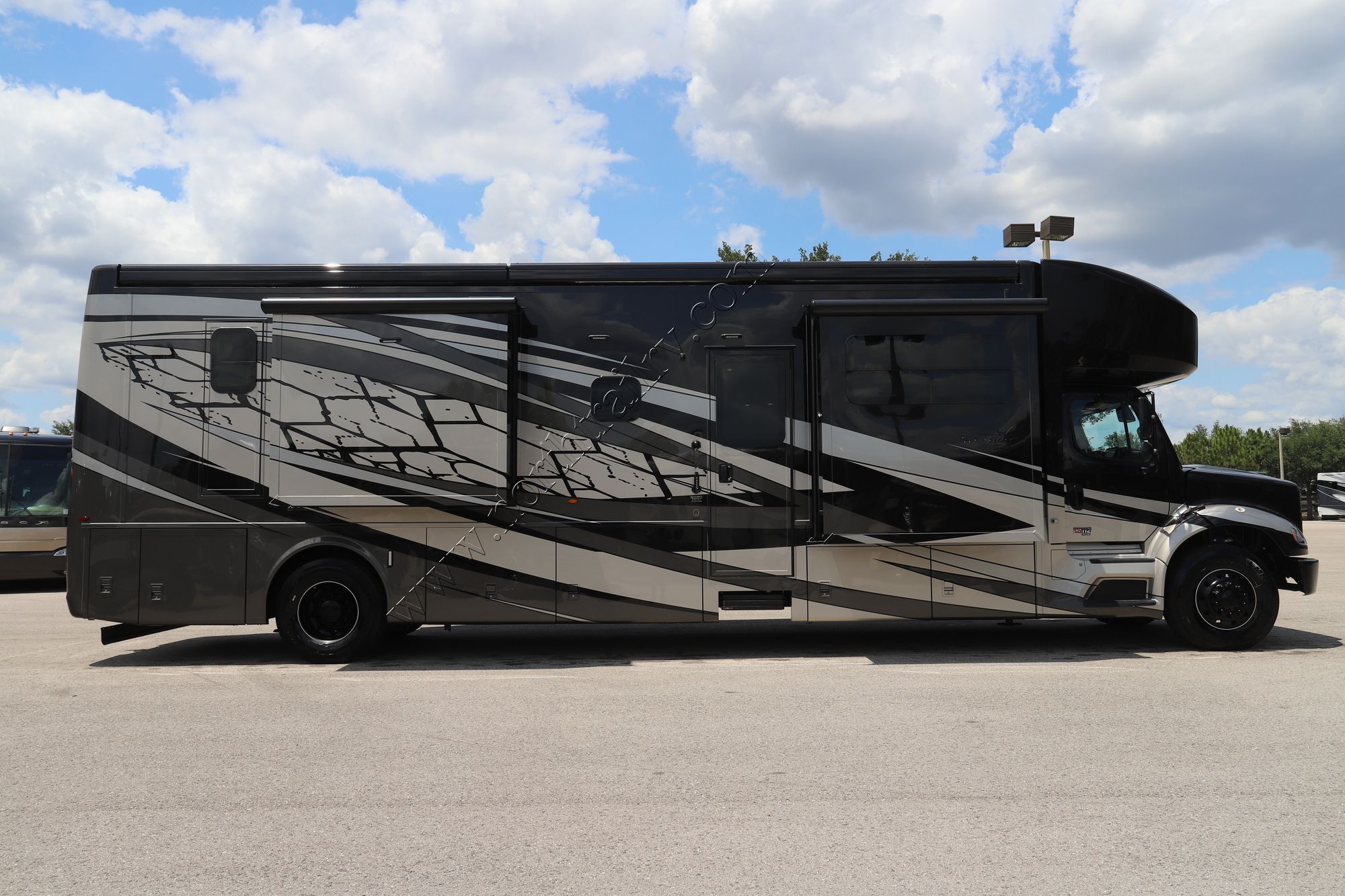 New 2027 Newmar Super Star 4159 Super C  For Sale
