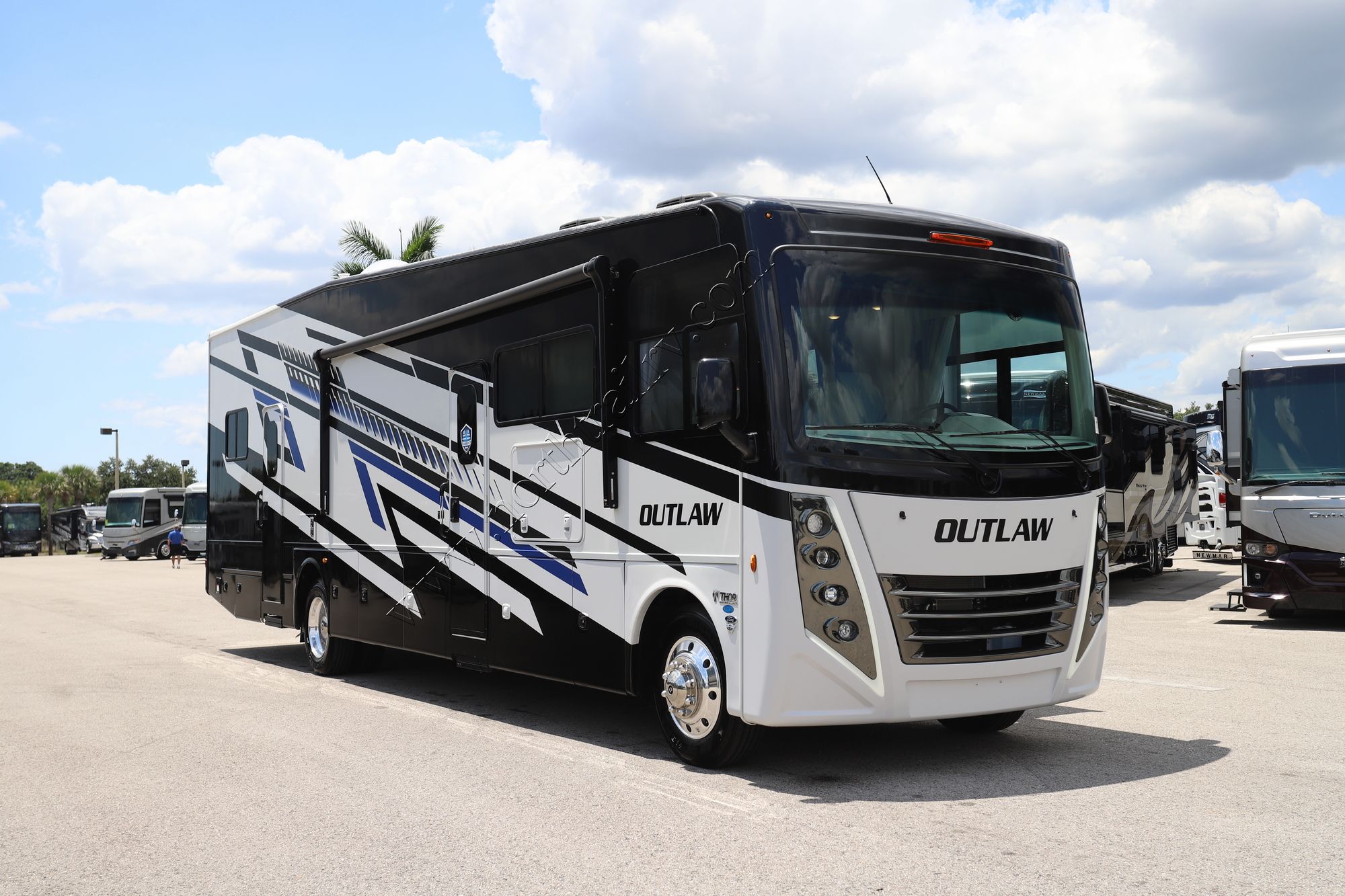 New 2027 Thor Outlaw 38K Class A  For Sale
