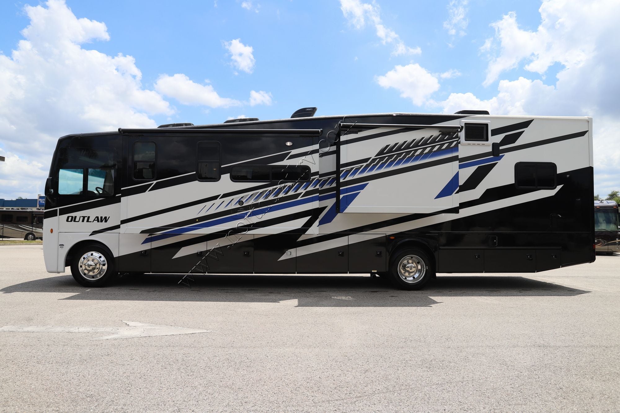 New 2027 Thor Outlaw 38K Class A  For Sale